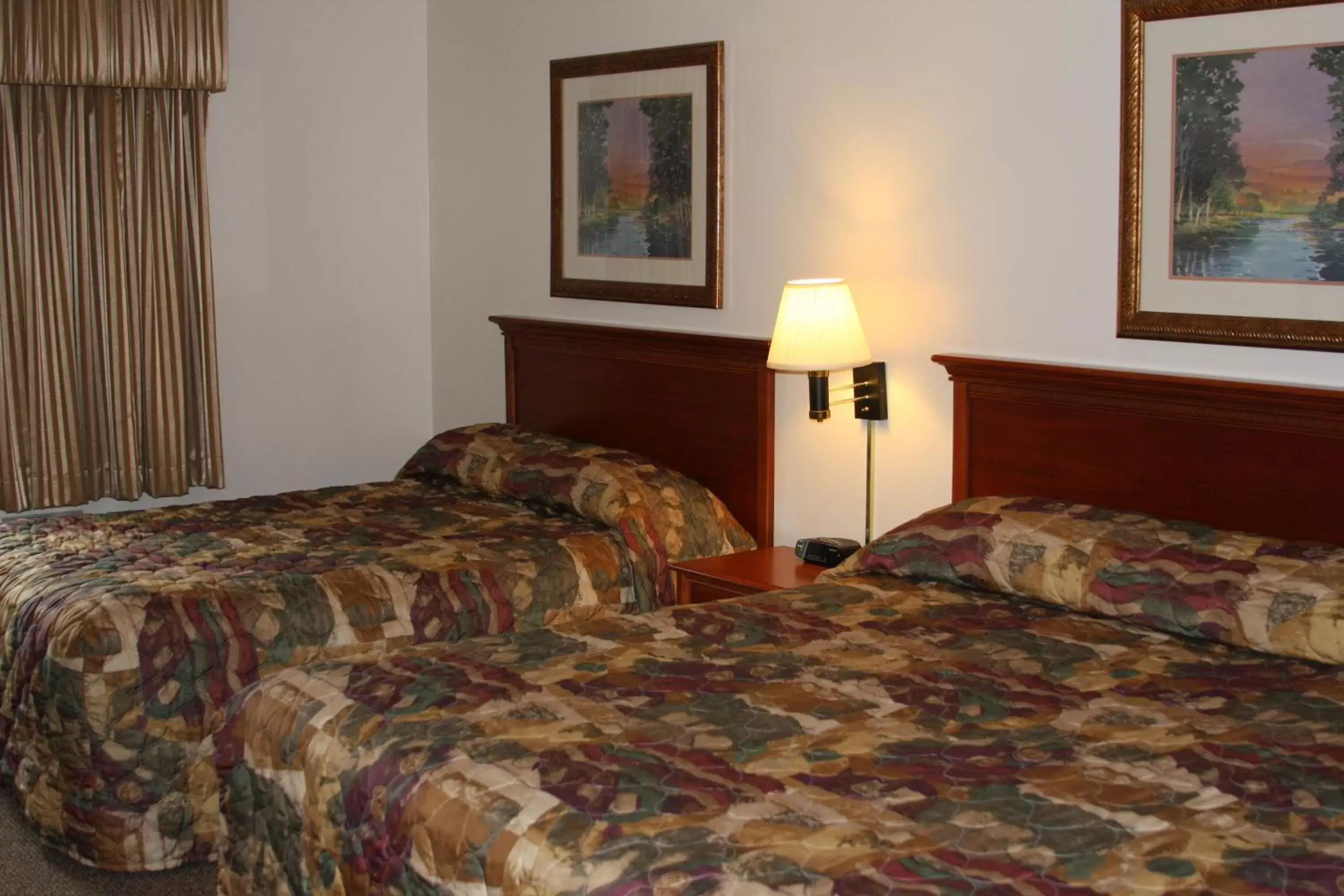 Double Room with Two Double Beds in Gladstone Inn and Suites Double Room with Two Double Beds in Gladstone Inn and Suites