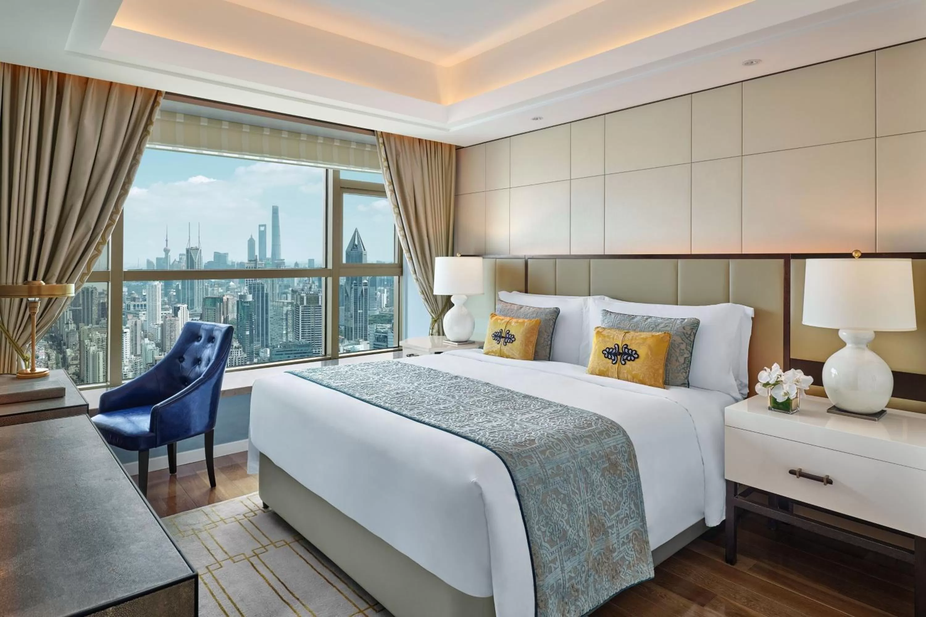 Bedroom, Bed in The St Regis Shanghai Jingan