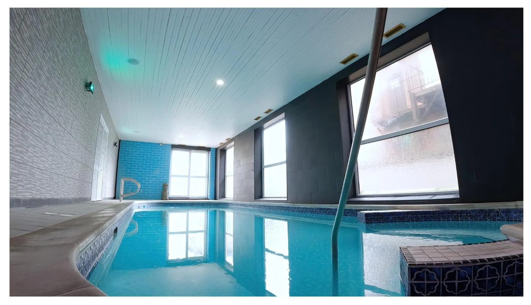 Swimming Pool in Bedford Hotel