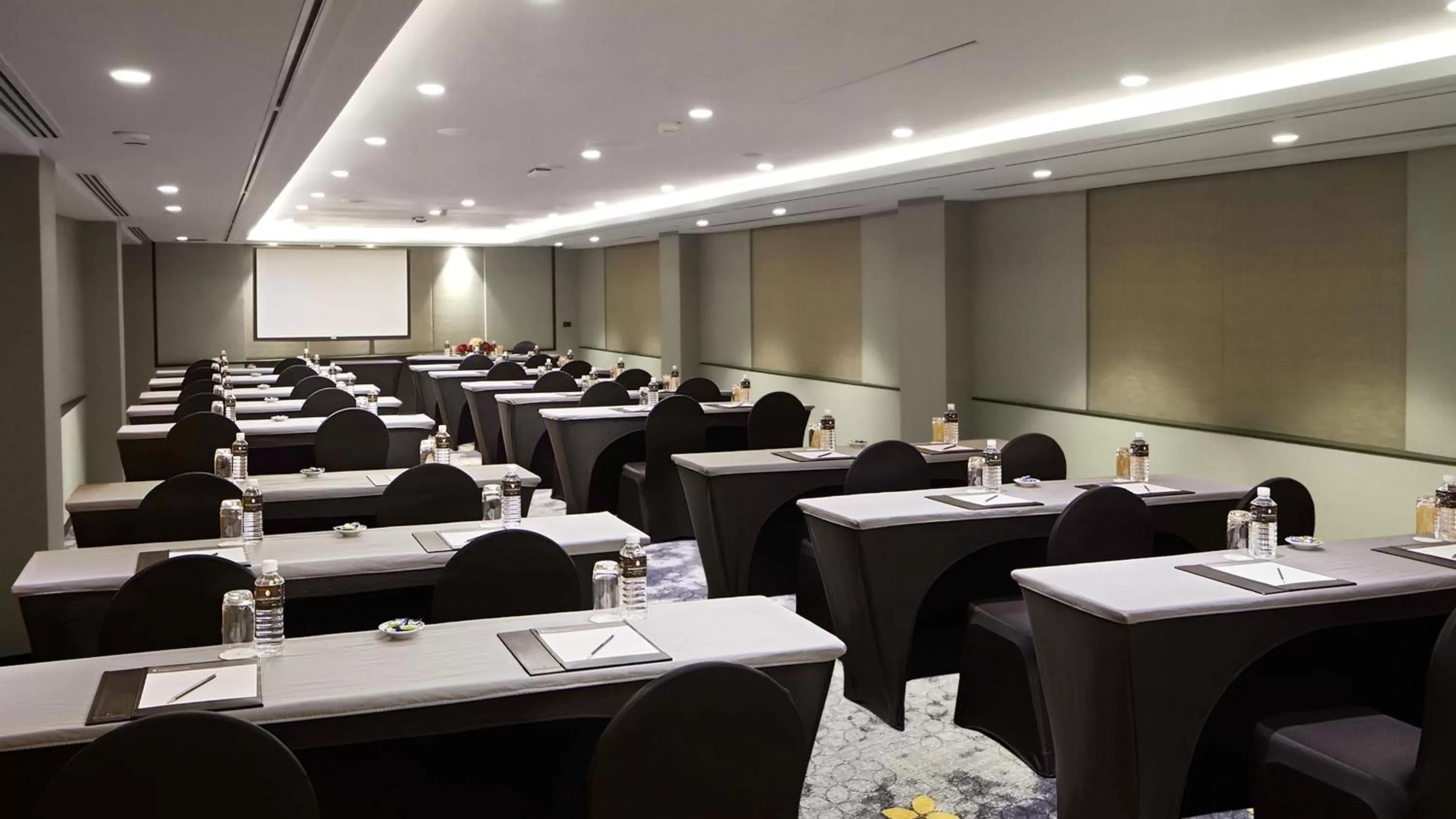 Meeting/conference room in Holiday Inn Bangkok by IHG