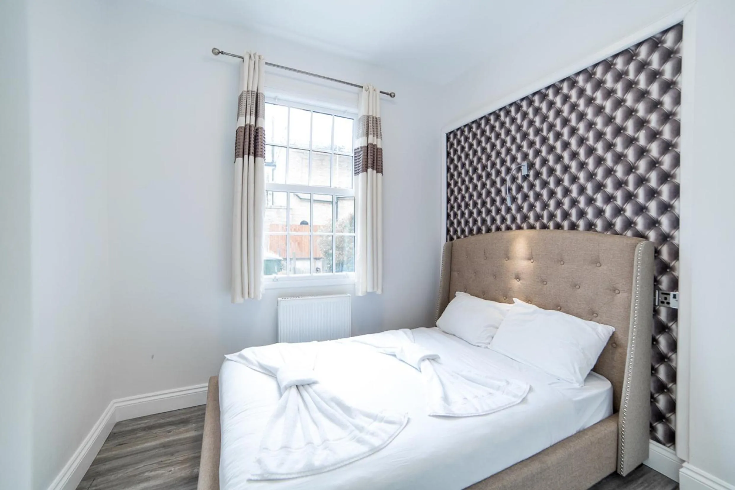 Bedroom, Bed in Imperial Court Suites