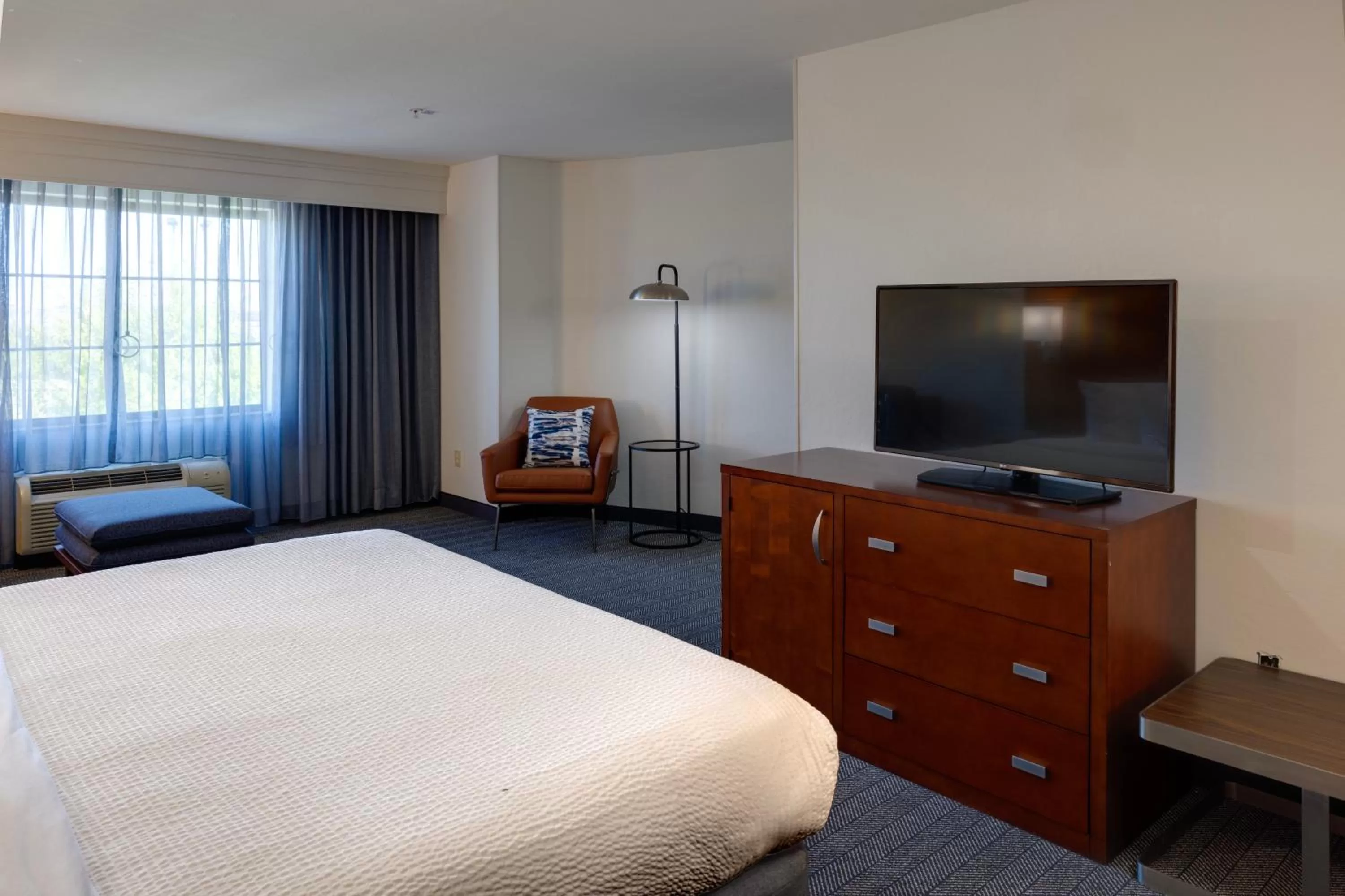 Guests, Bed in Courtyard by Marriott Oklahoma City North/Quail Springs