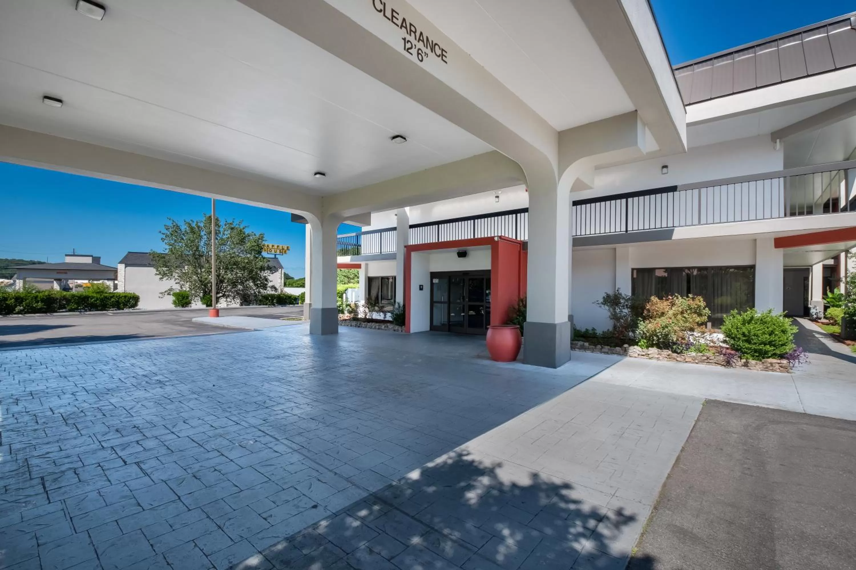 Property building in Clarion Inn Cleveland near University