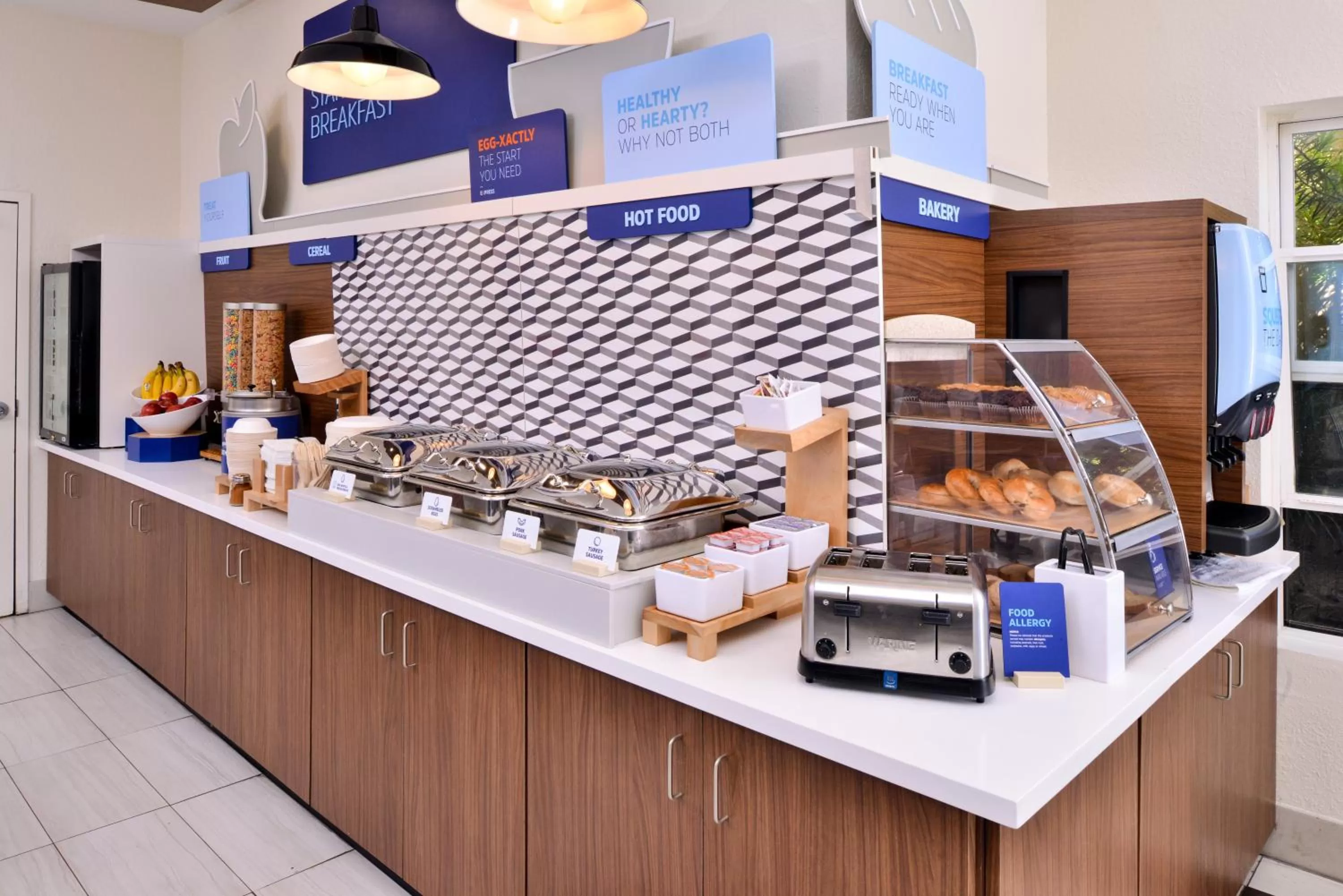 Breakfast in Holiday Inn Express Hotel & Suites Arcata/Eureka-Airport Area by IHG