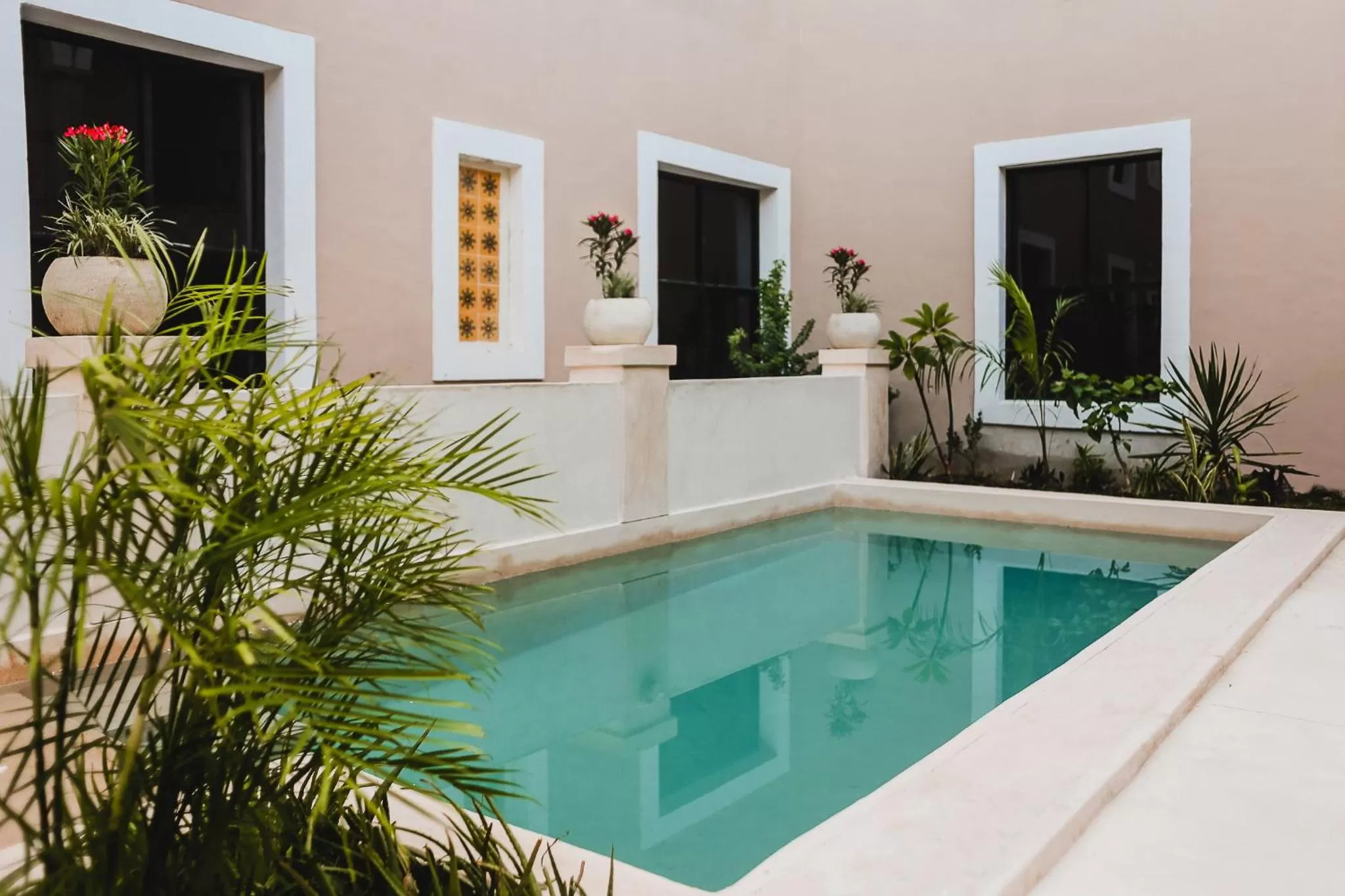 Swimming pool in Hotel Merida