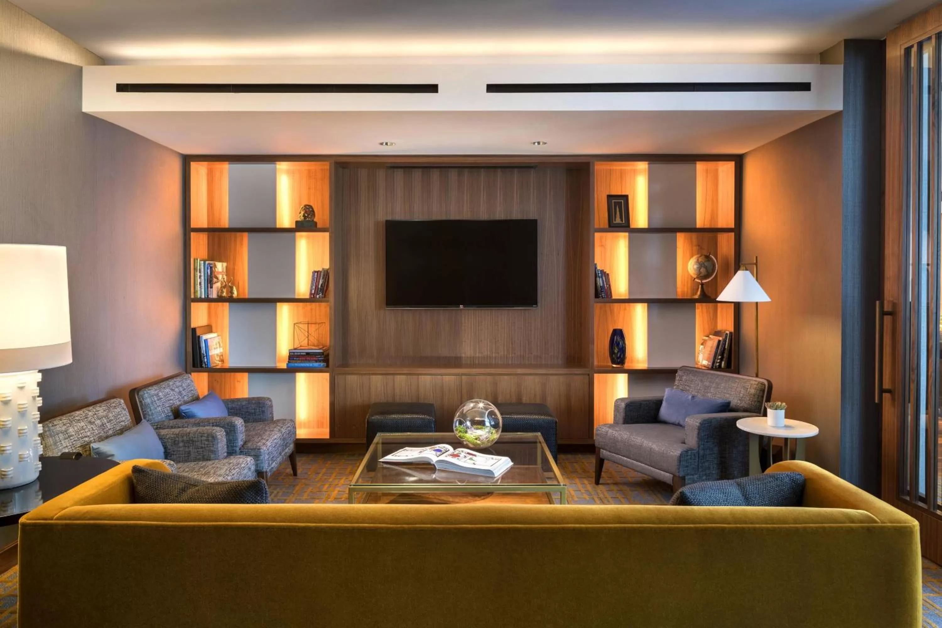 Lounge or bar in The Ritz-Carlton, Chicago