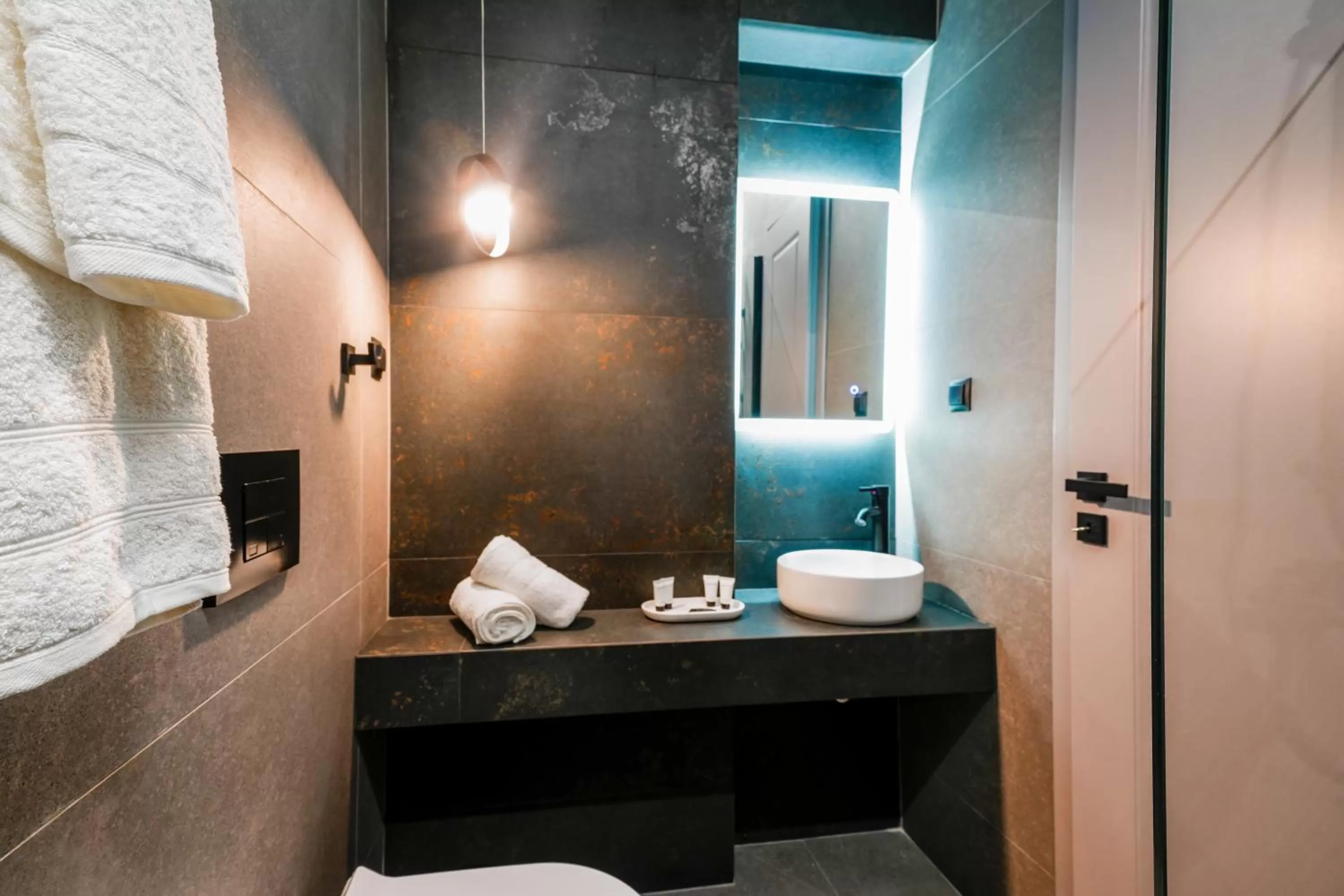 Toilet, Bathroom in CASA DIVINUS SUITES