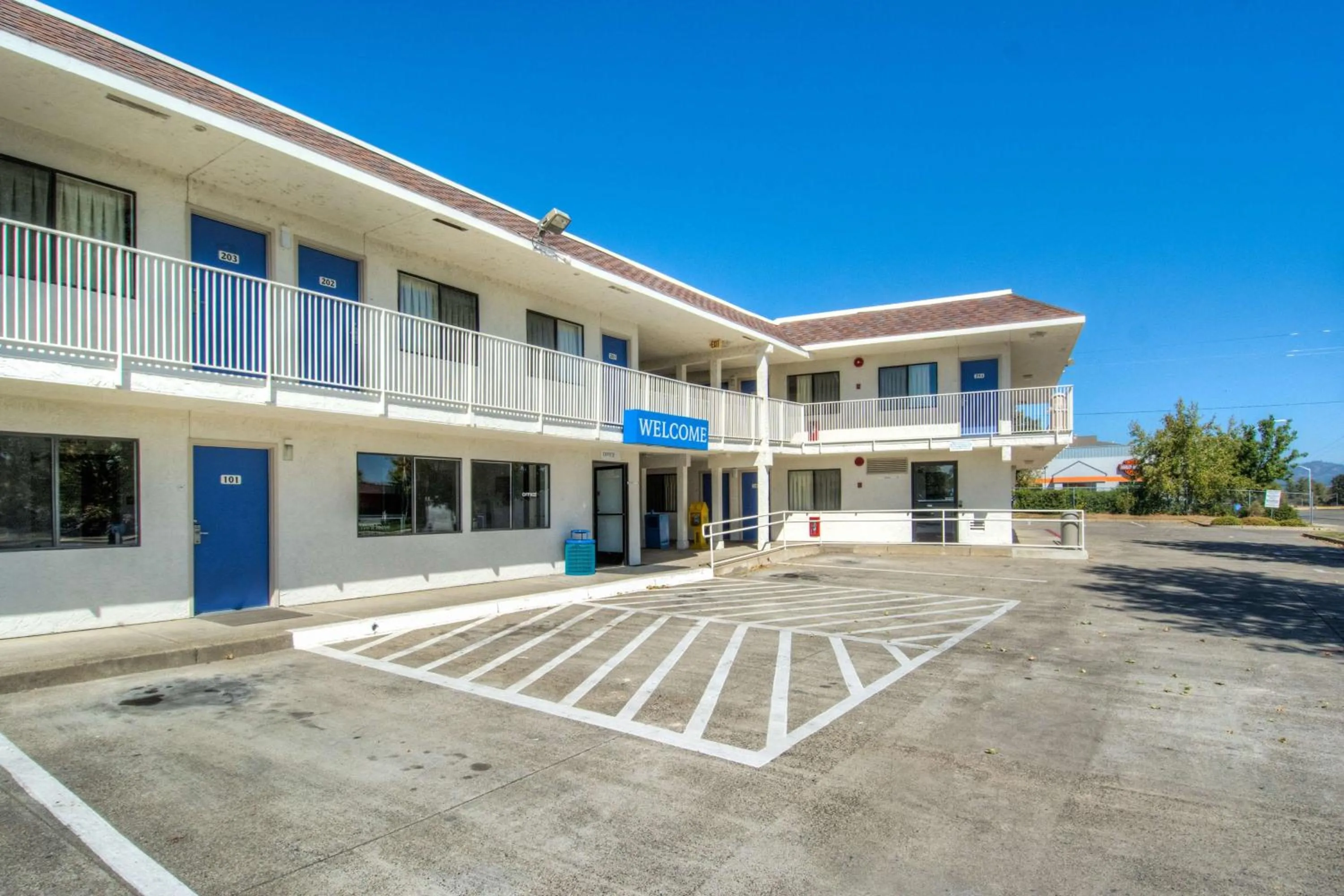 Property building in Motel 6-Redding, CA - North
