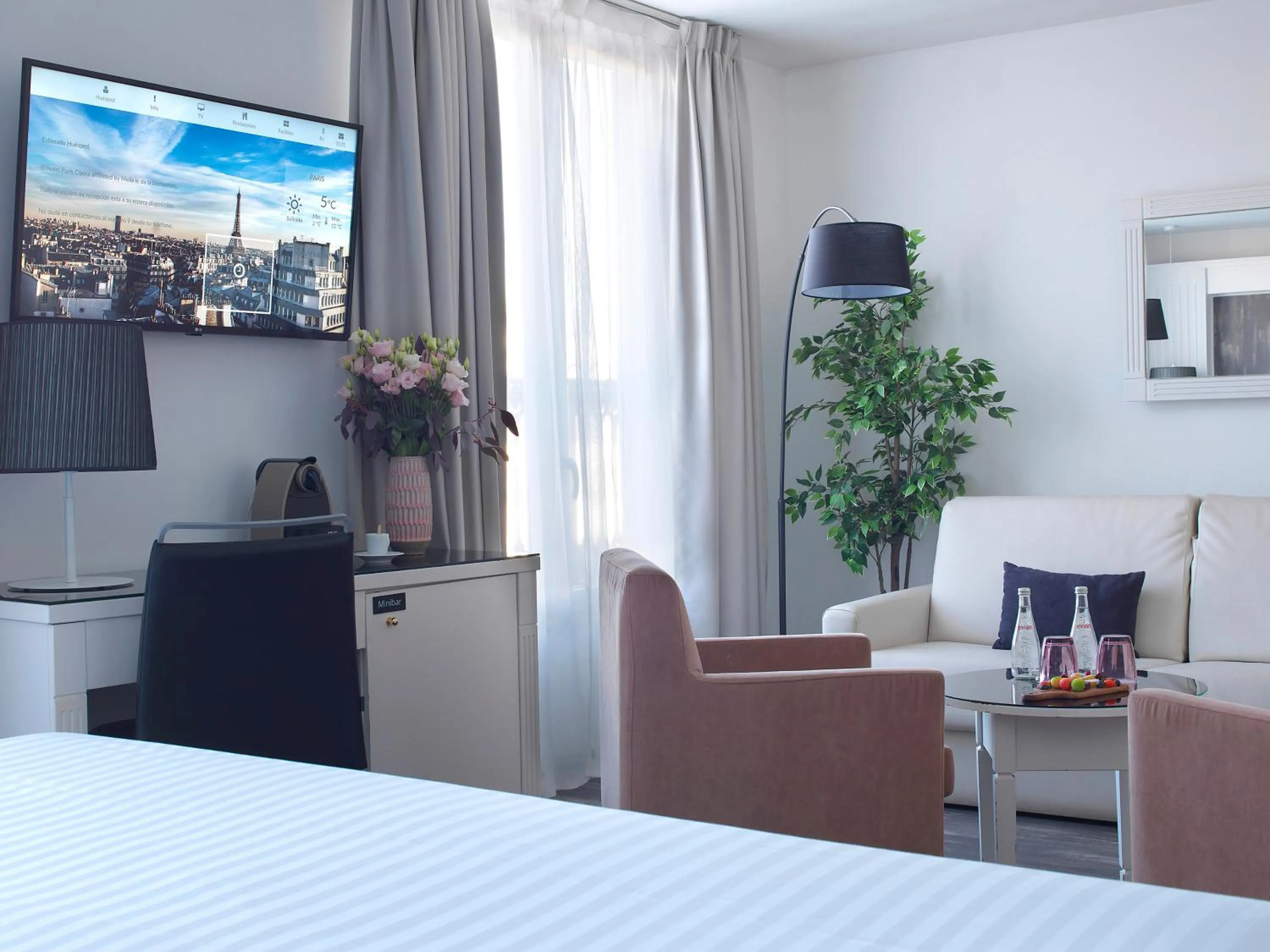 Photo of the whole room in Hotel Paris Opera Affiliated by Meliá