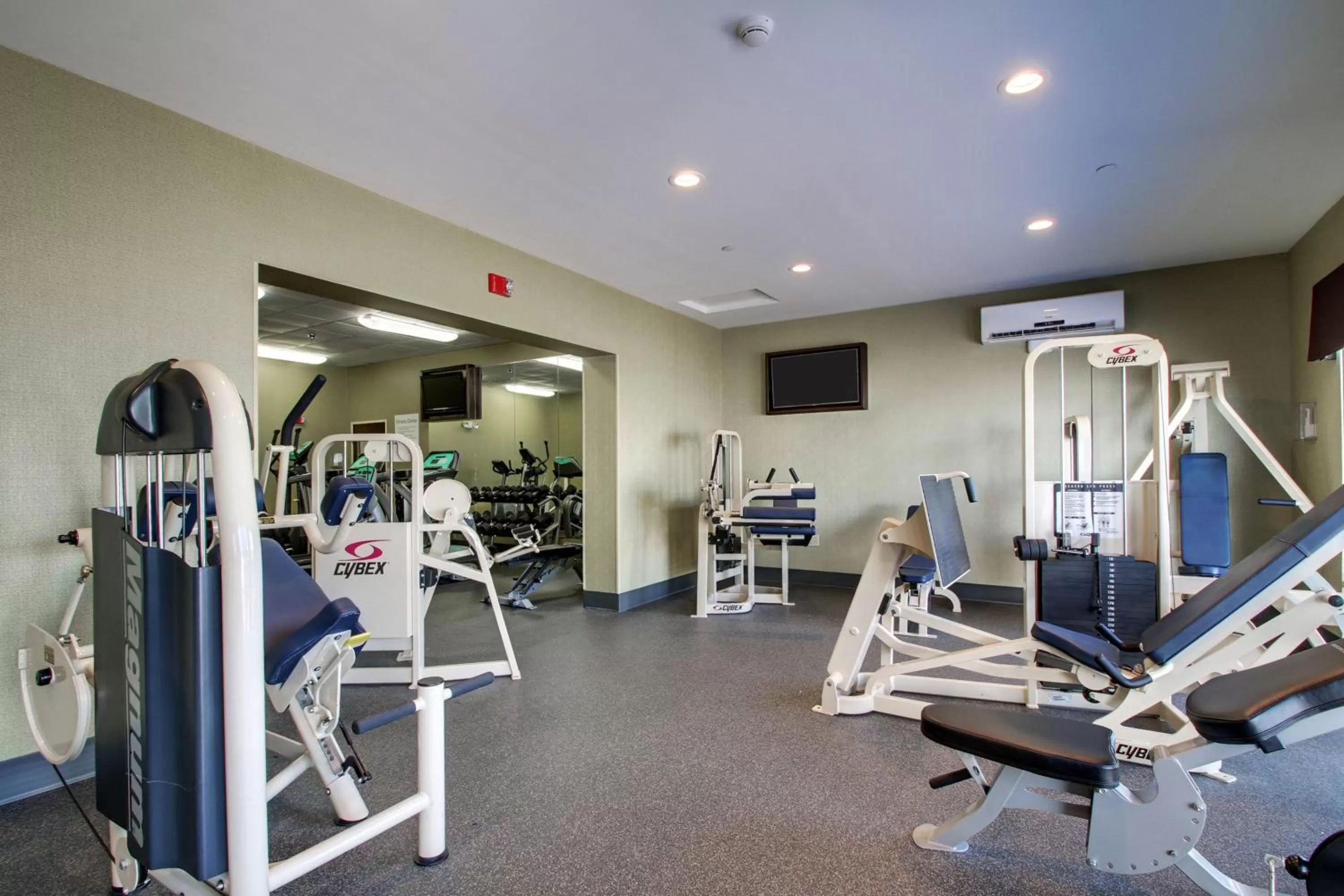 Spa and wellness centre/facilities in Holiday Inn Express Hotel Fort Campbell-Oak Grove by IHG