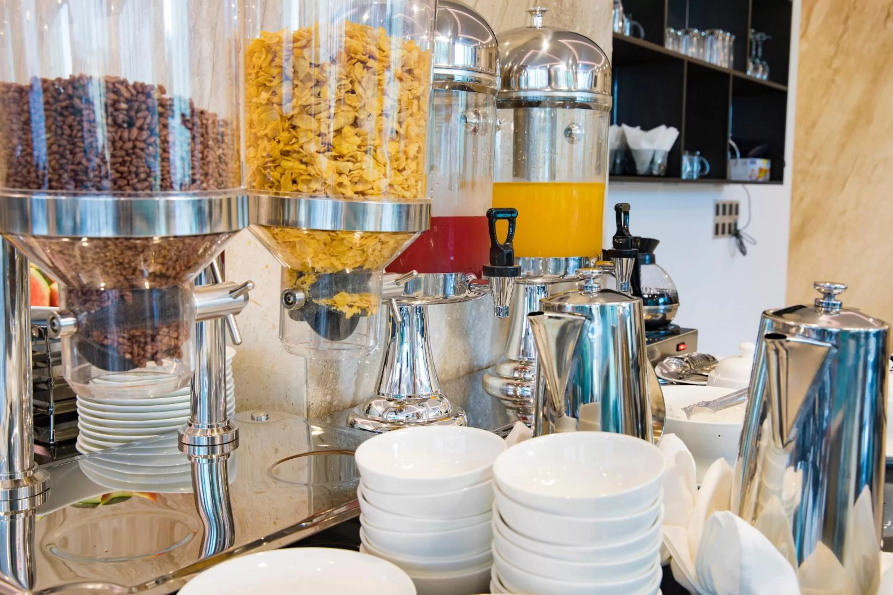 Restaurant/places to eat in Diamond Luxury Hotel