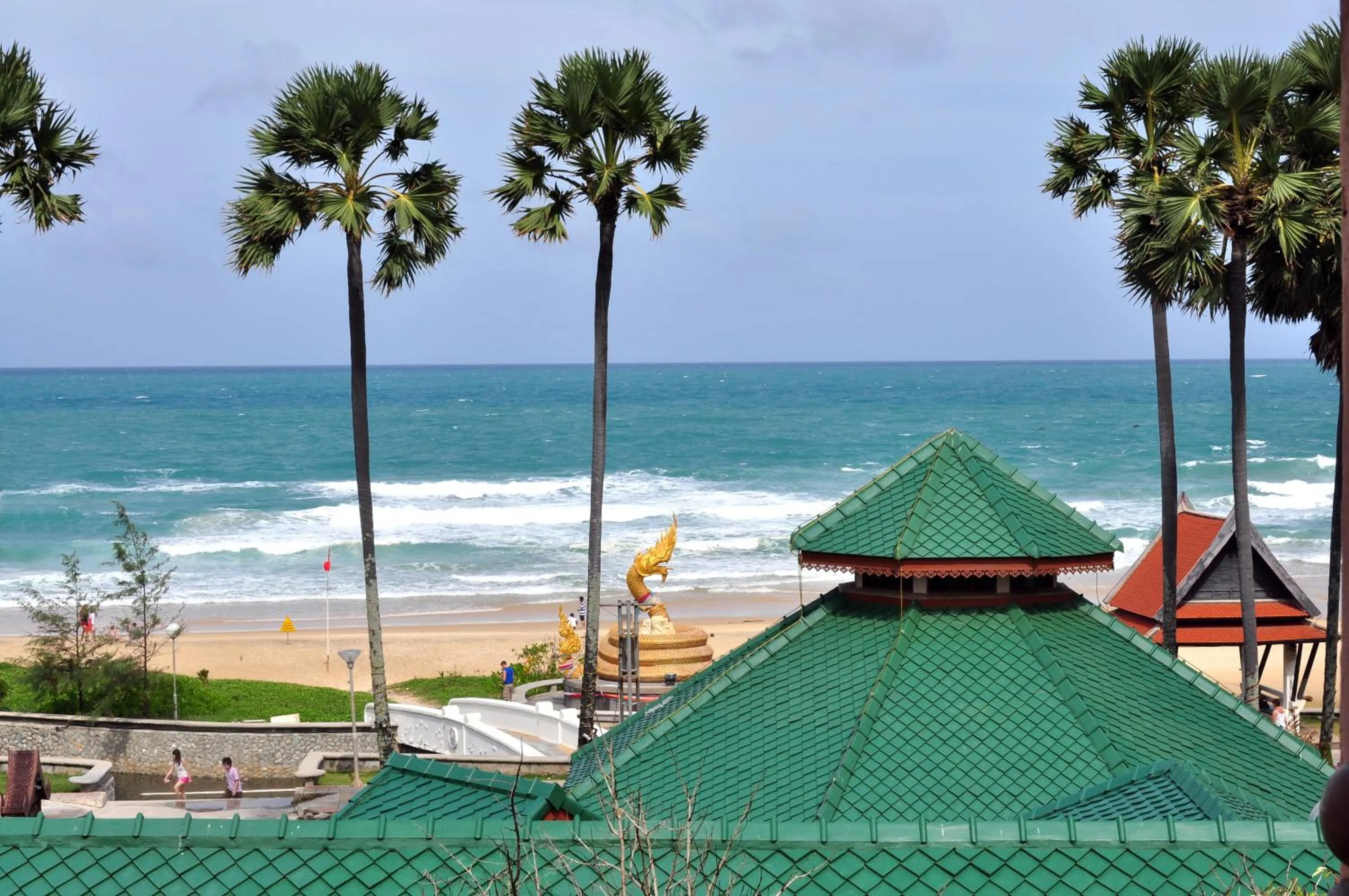 Beach in Baan Karonburi Resort