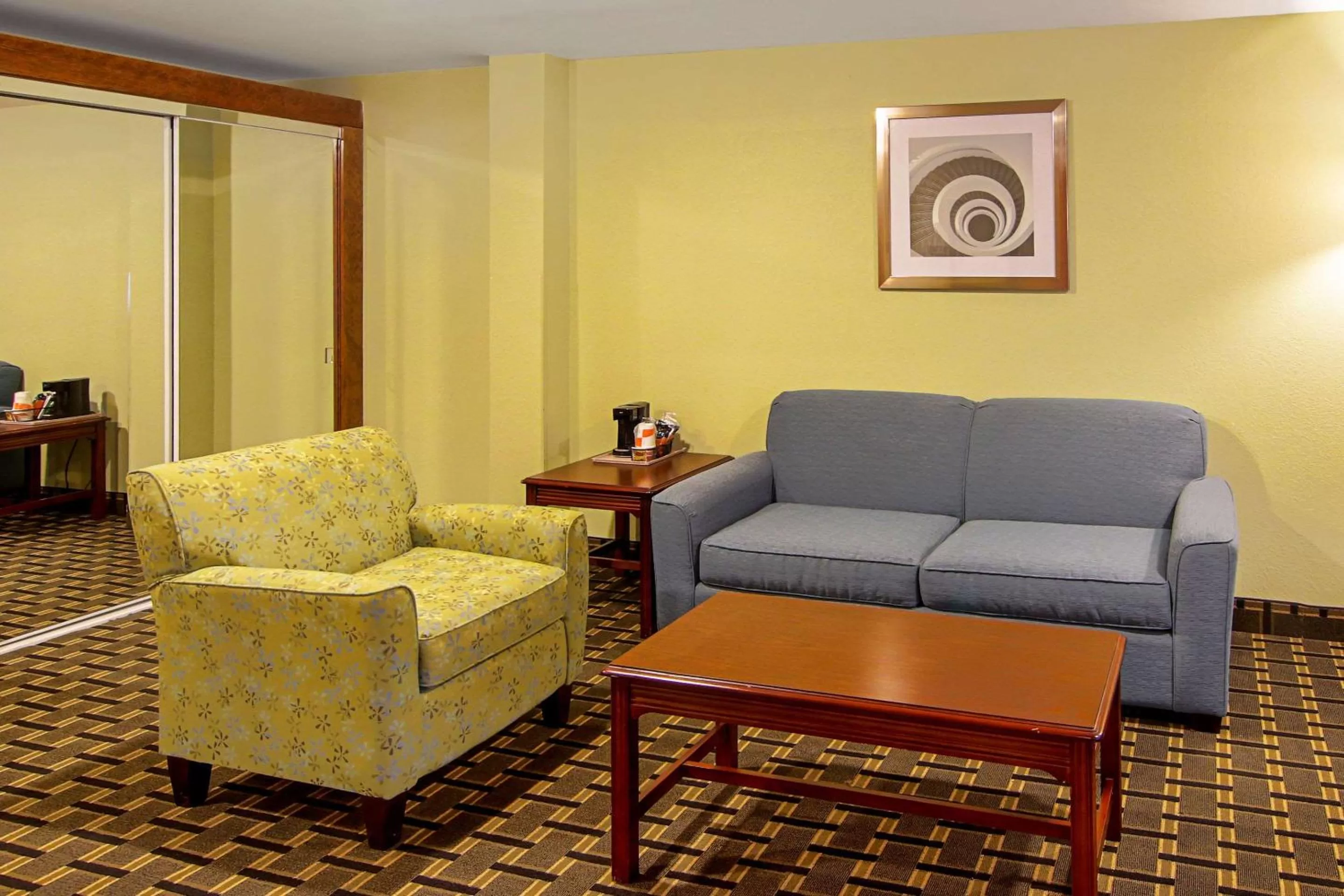 Photo of the whole room in Quality Inn Plainfield I-395