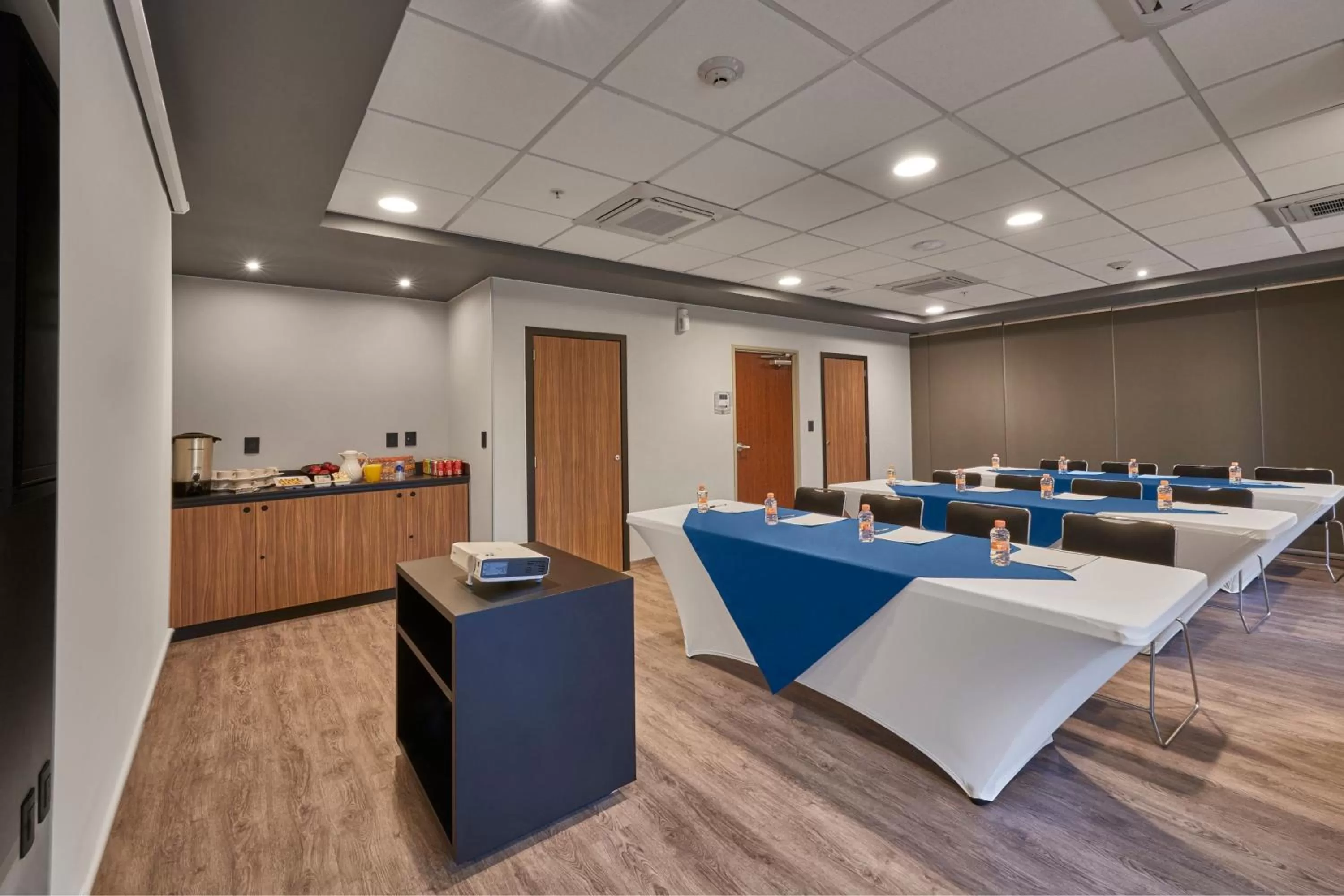 Meeting/conference room in City Express Plus by Marriott Leon Centro de Convenciones