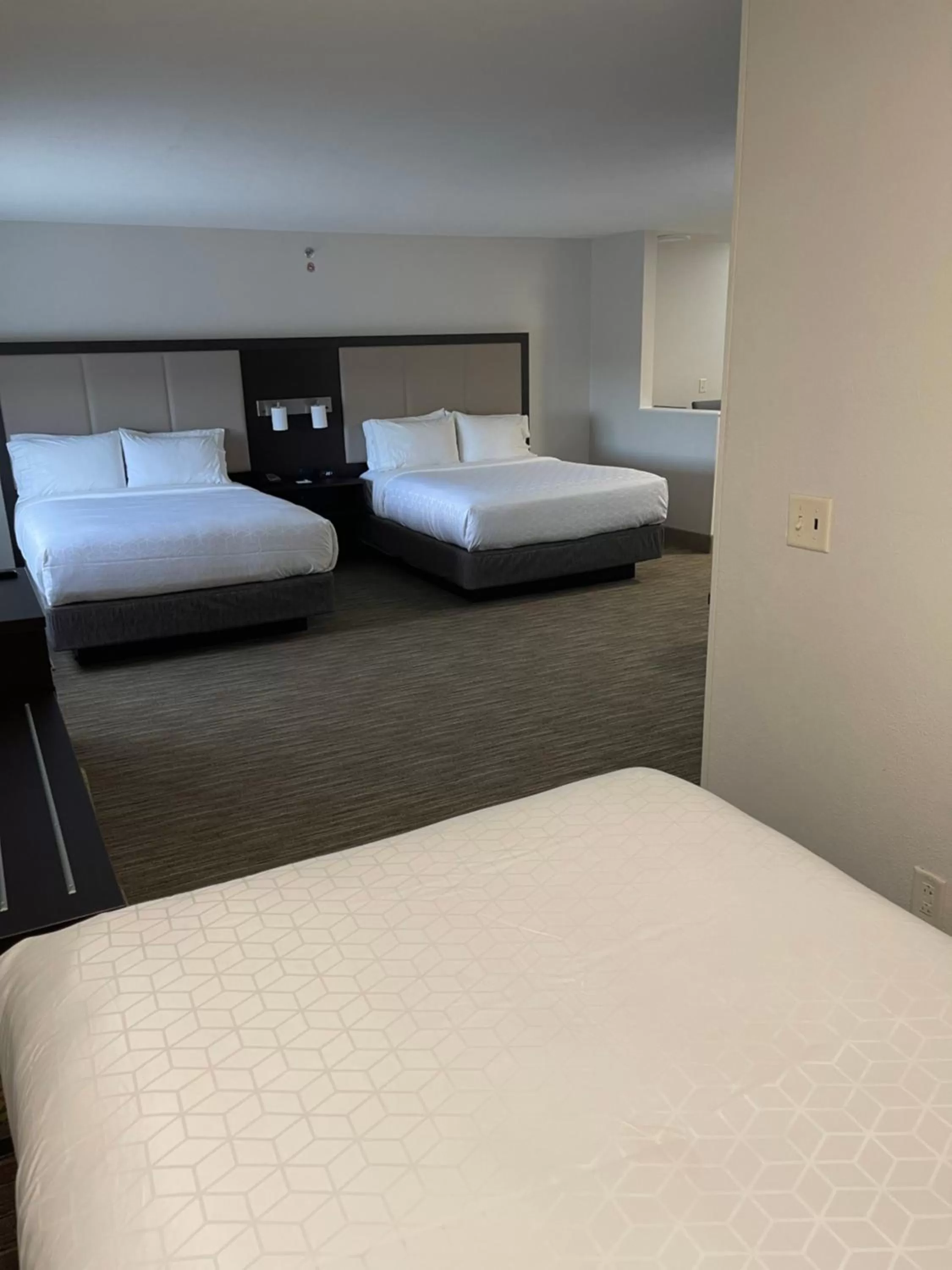Bed in Holiday Inn Express Hotel & Suites Las Vegas NM by IHG