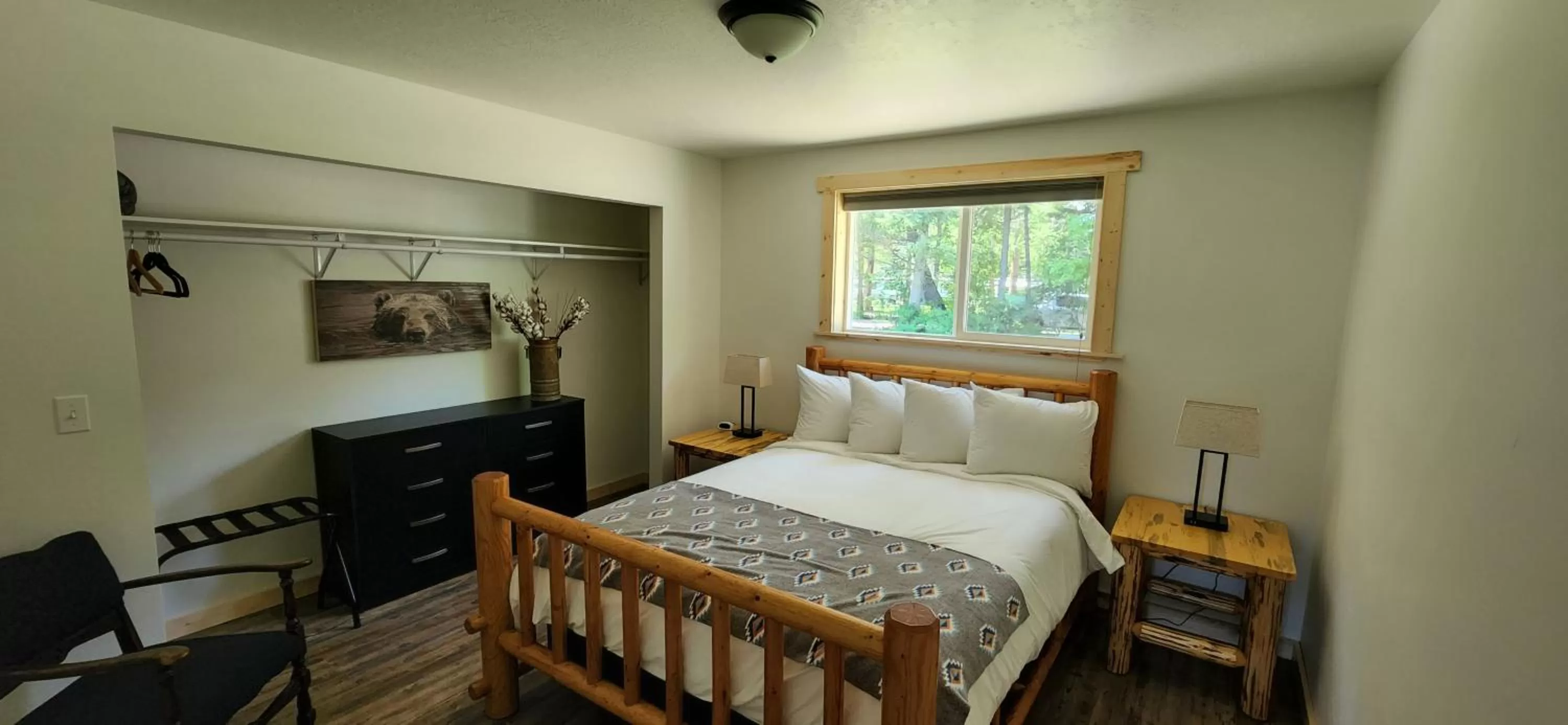 Bed in Beargrass Lodging & RV Resort