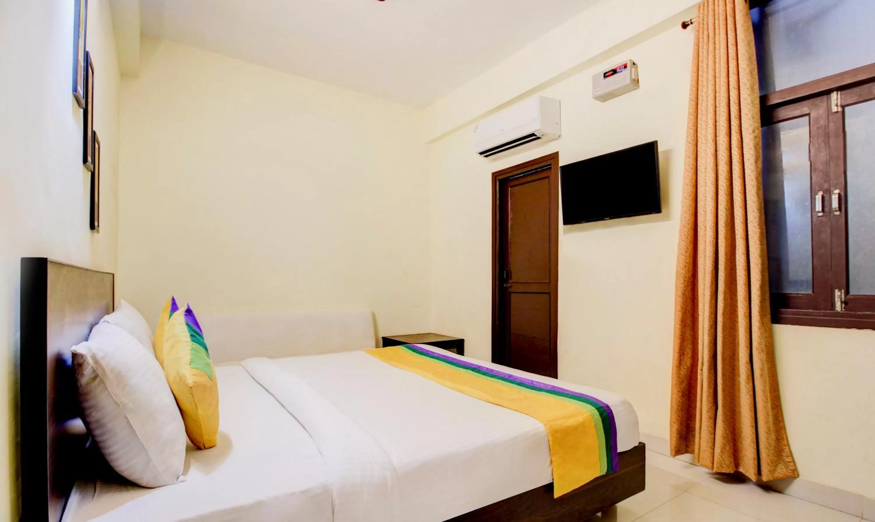 Bed in Itsy By Treebo - Royal Monarch