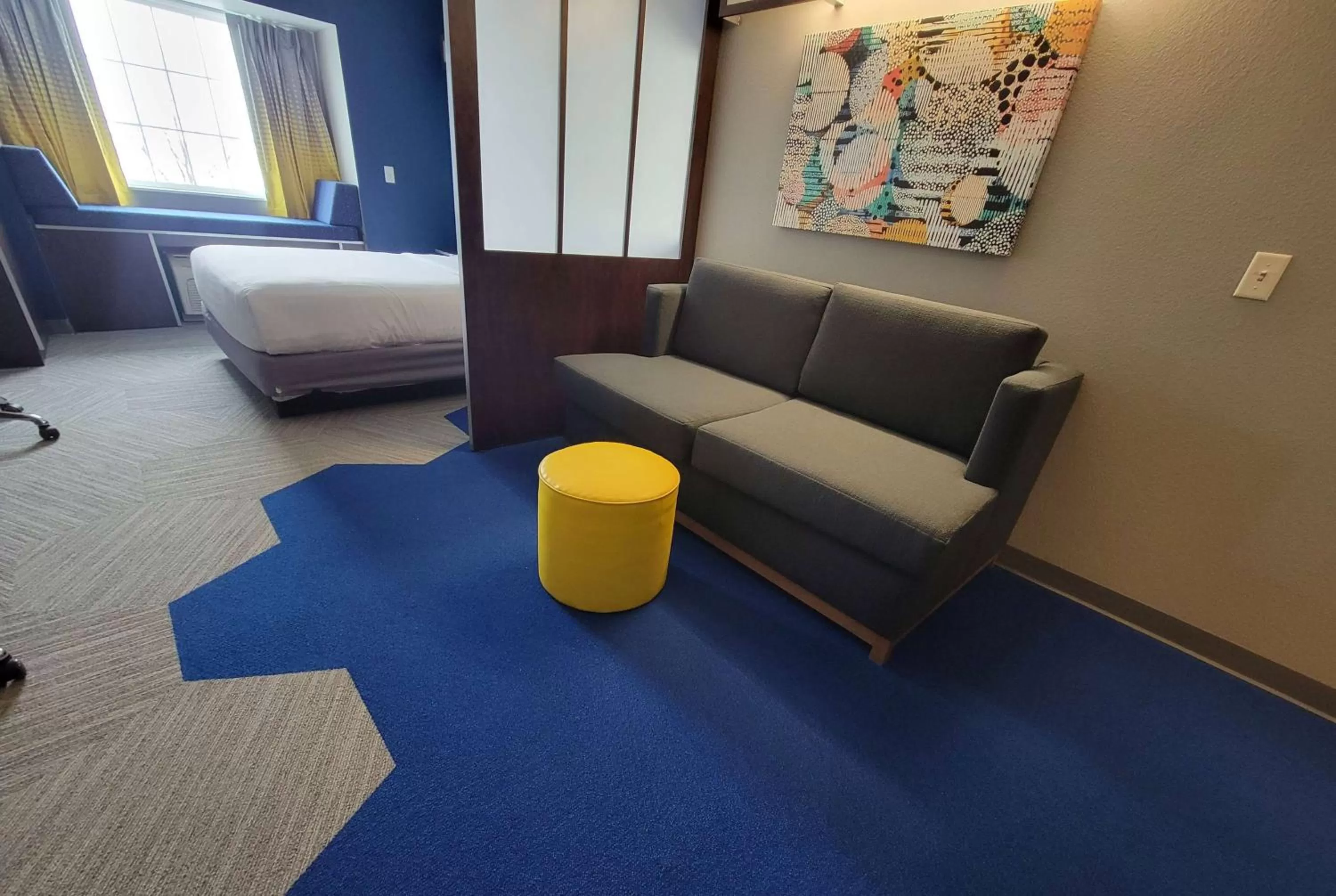 Photo of the whole room, Bed in Microtel Inn & Suites by Wyndham Bluffs