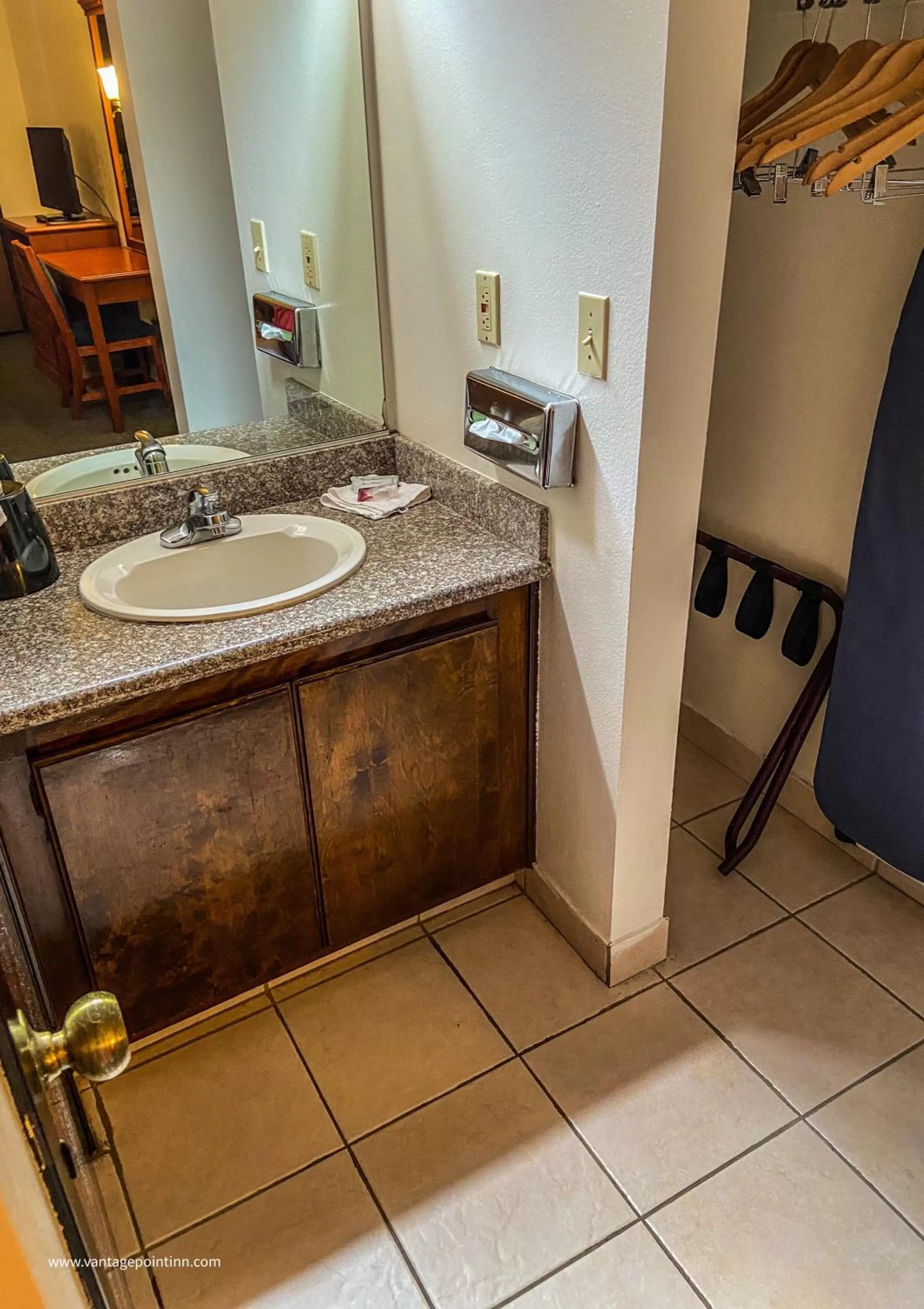 King Room - Smoking  in Vantage Point Inn - Woodland Hills