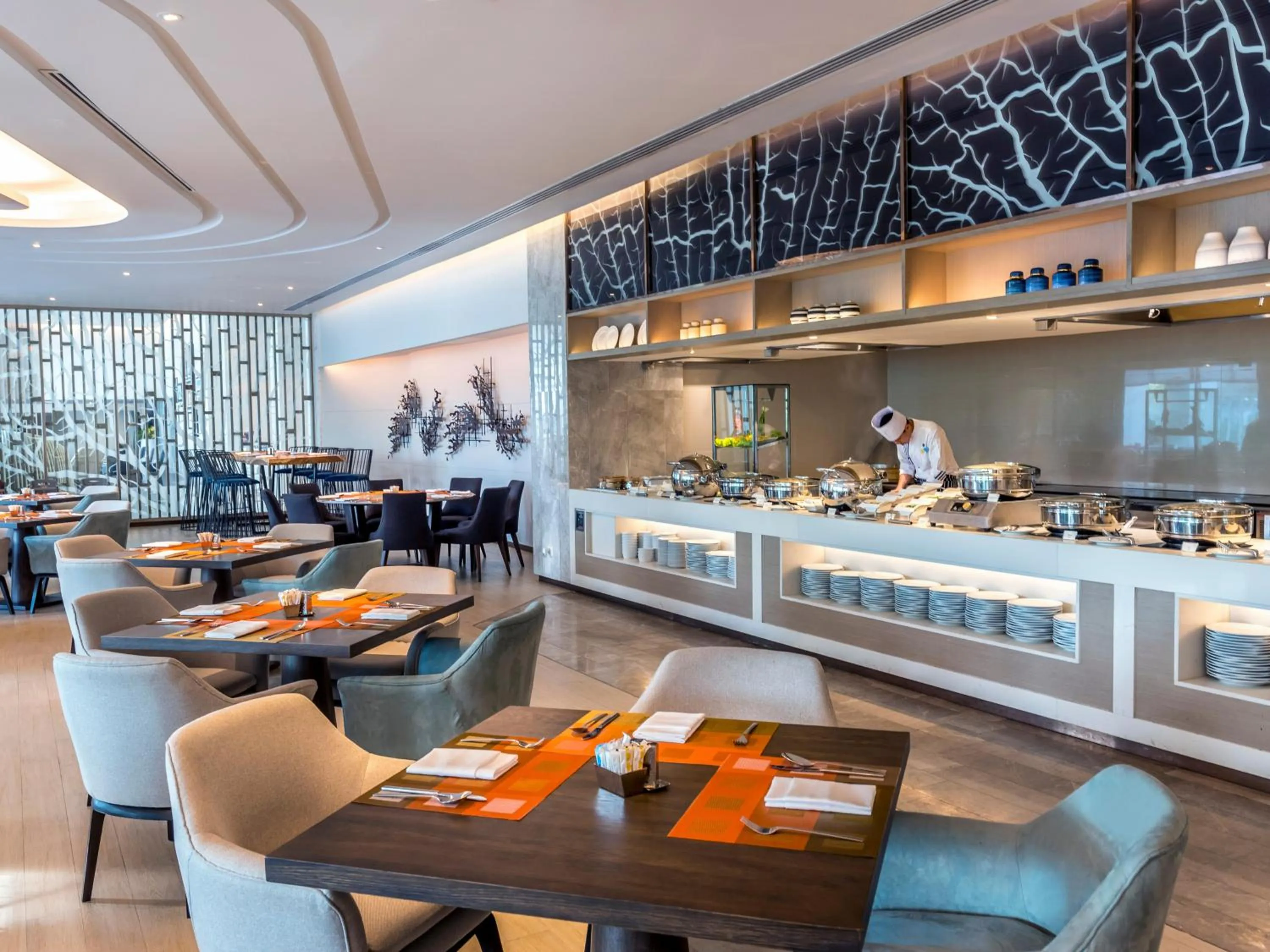 Restaurant/places to eat in Novotel Phuket City Phokeethra