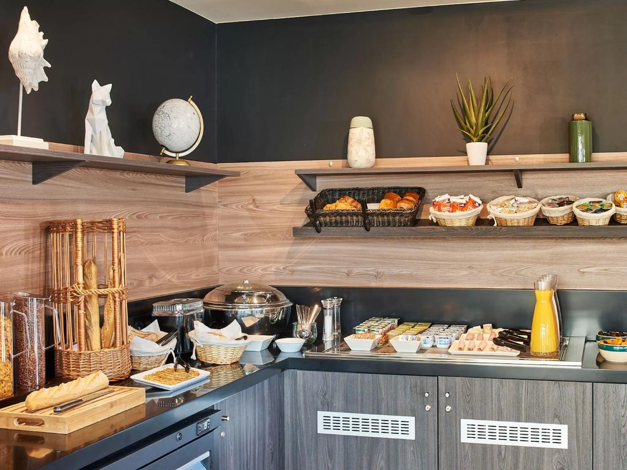 Buffet breakfast in Kyriad Rouen Sud - Val de Reuil