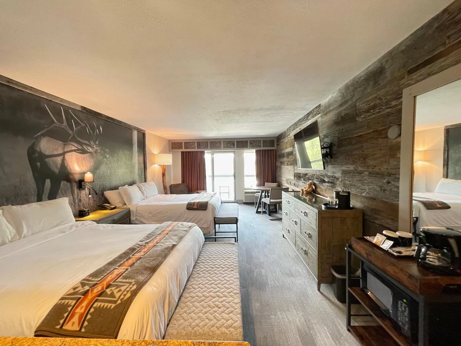 Photo of the whole room, Bed in Chetola Resort