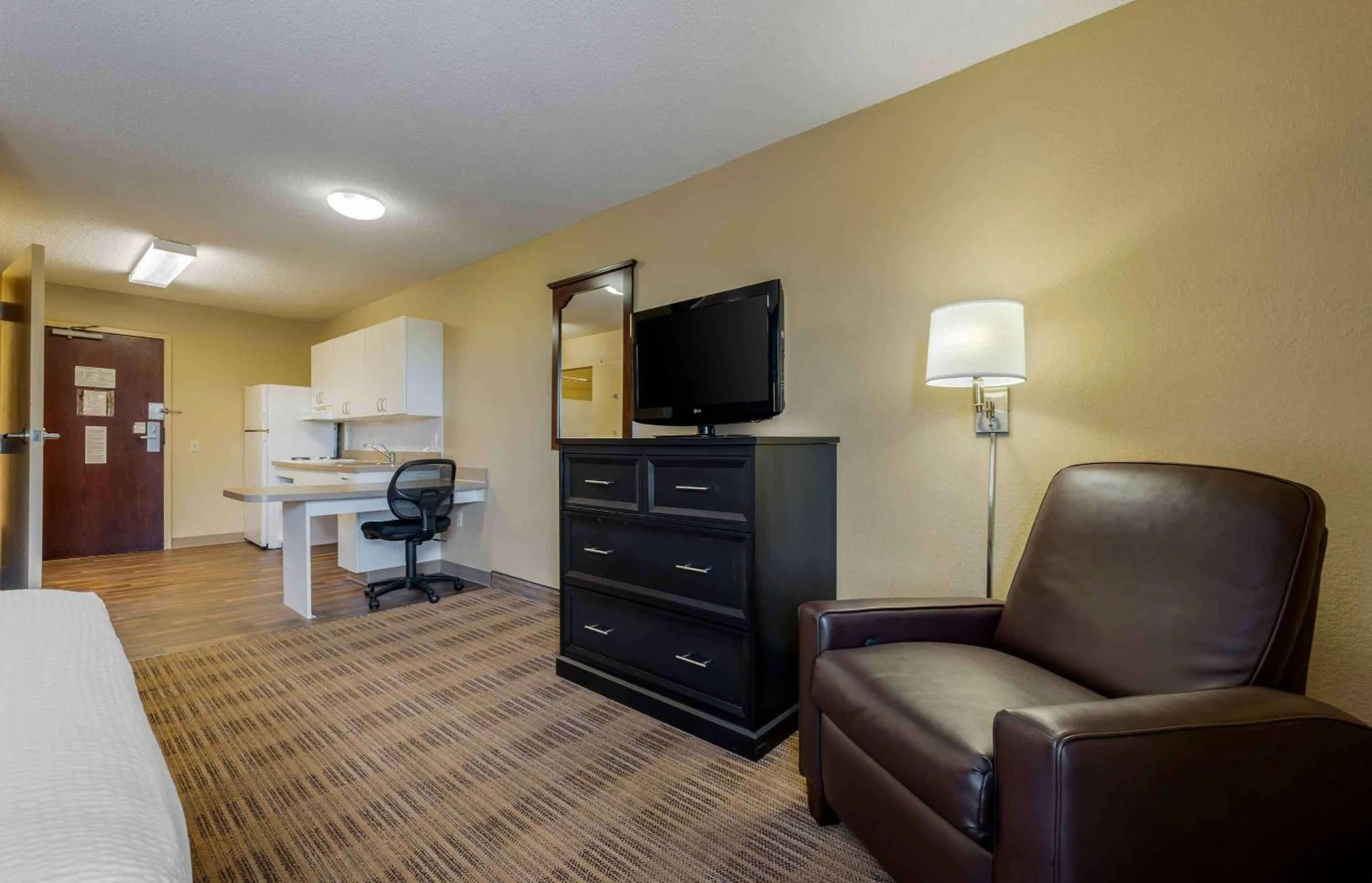 Bedroom in Extended Stay America Suites - Chicago - Gurnee