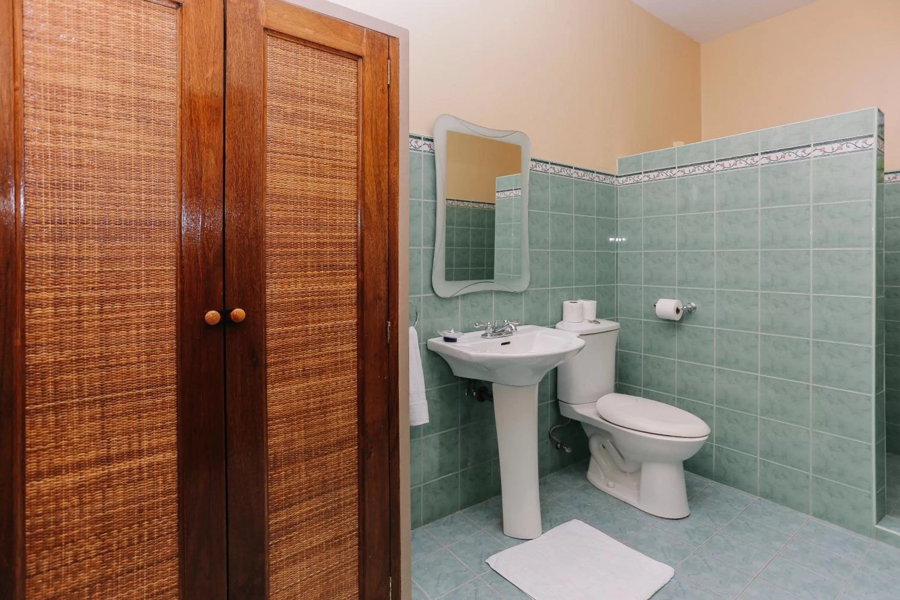 Bathroom in Turtle Bay Dive Resort
