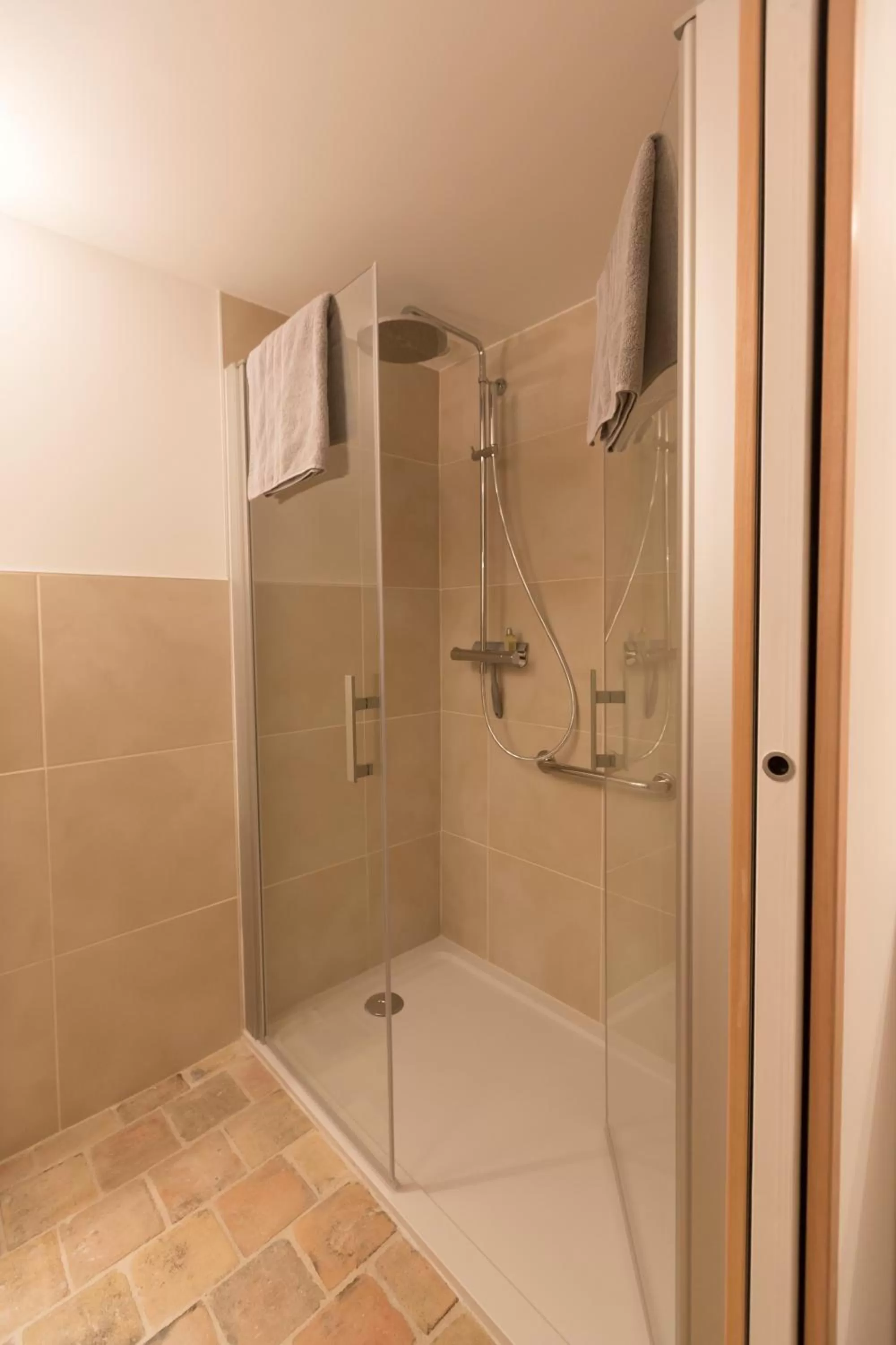 Shower, Bathroom in Clos Saint Jacques - Maison d'Hôtes