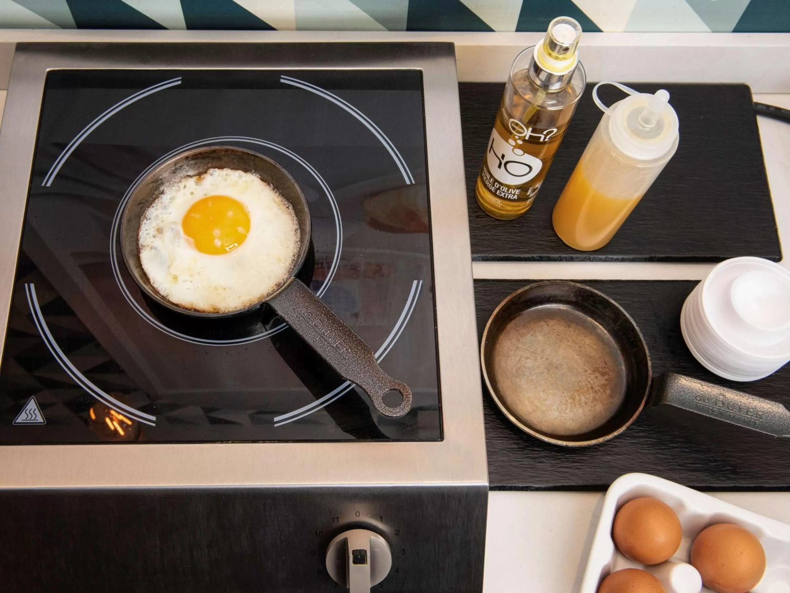 Restaurant/places to eat in Mercure Lyon Charbonnières