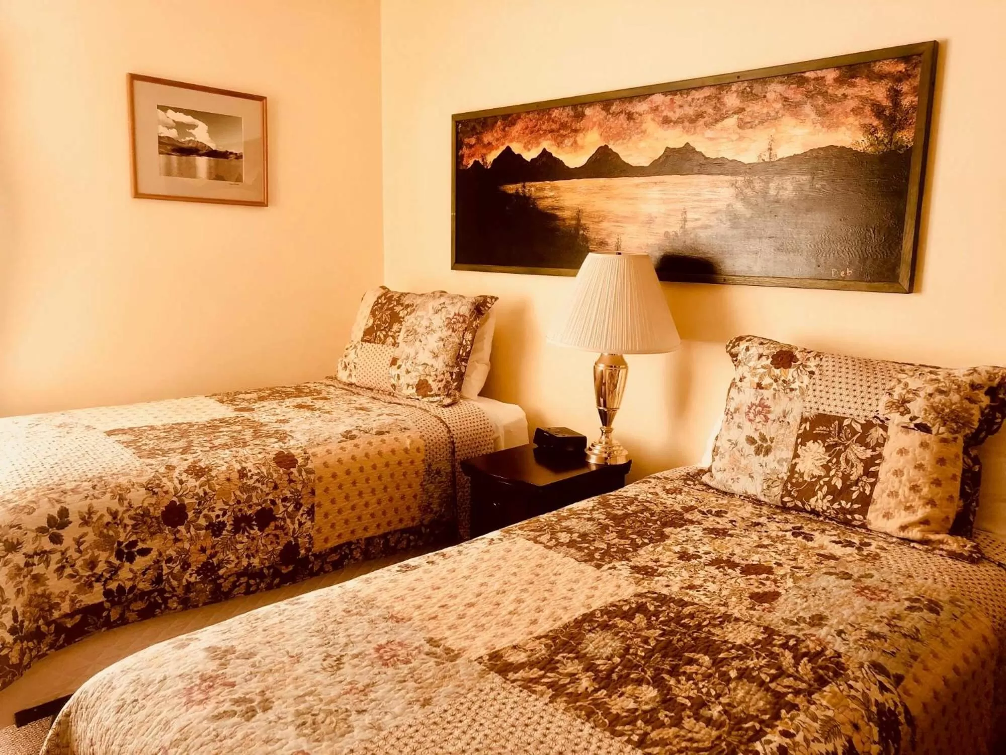 Bed in Driftwood Inn