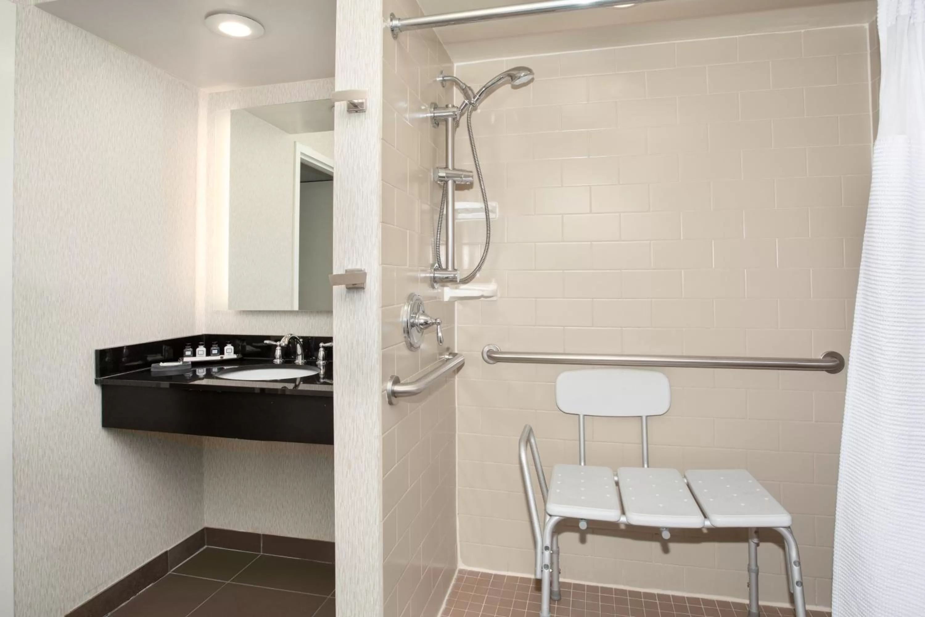 Photo of the whole room in Crowne Plaza Kansas City Downtown by IHG