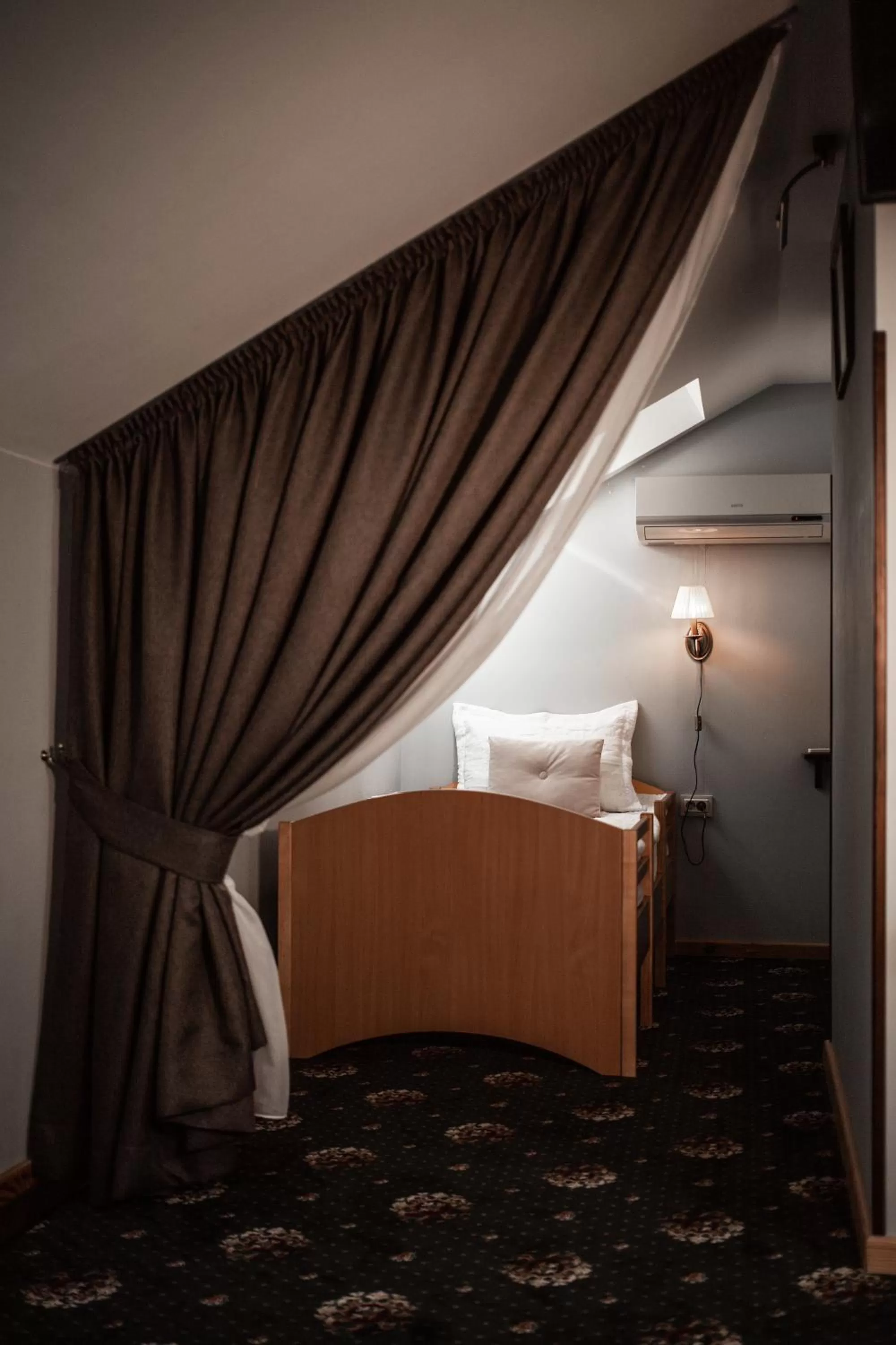 Bedroom, Bed in Sicheslav Ekaterinoslav