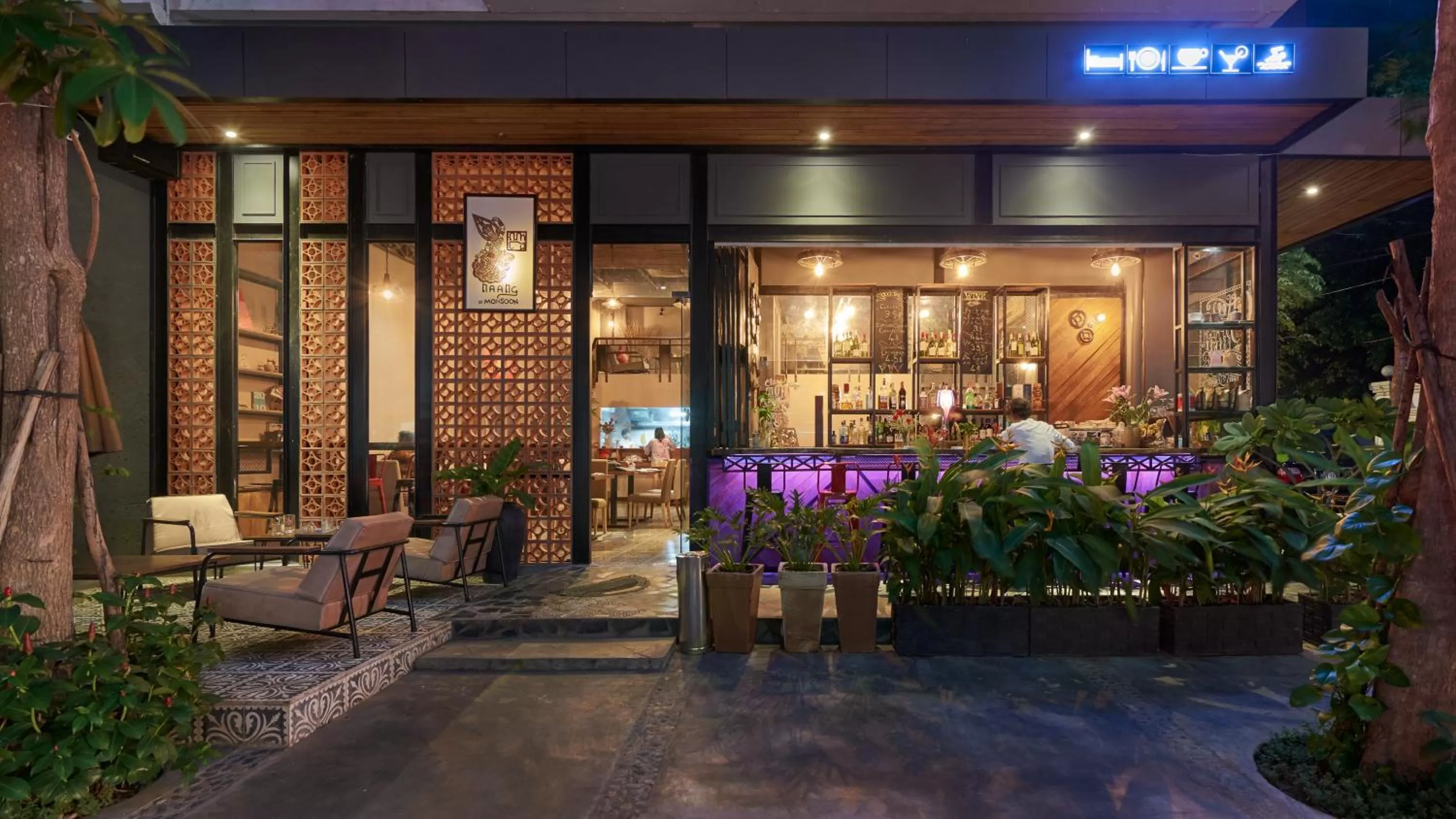 Facade/entrance in Monsoon Bassac Hotel