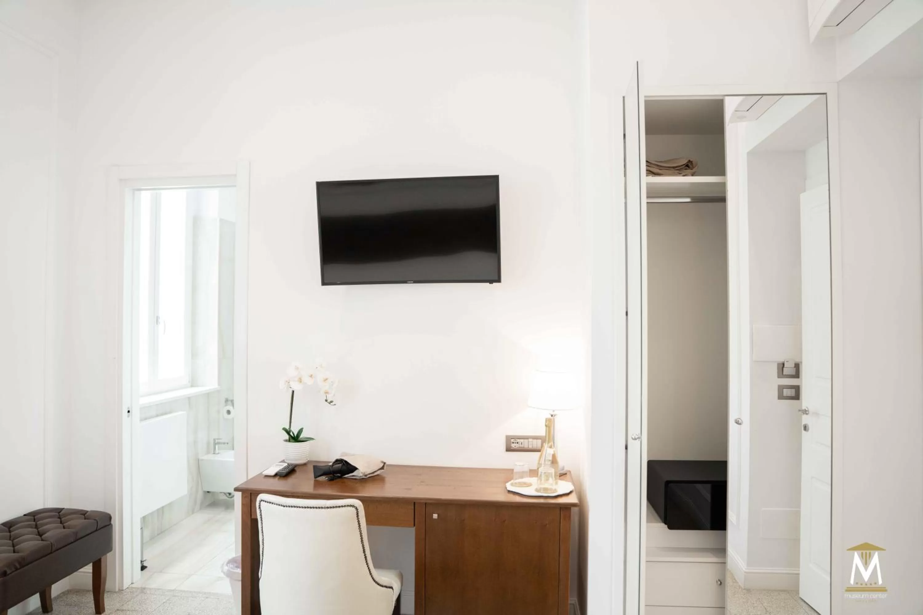 Communal lounge/ TV room in Museum Center Luxury