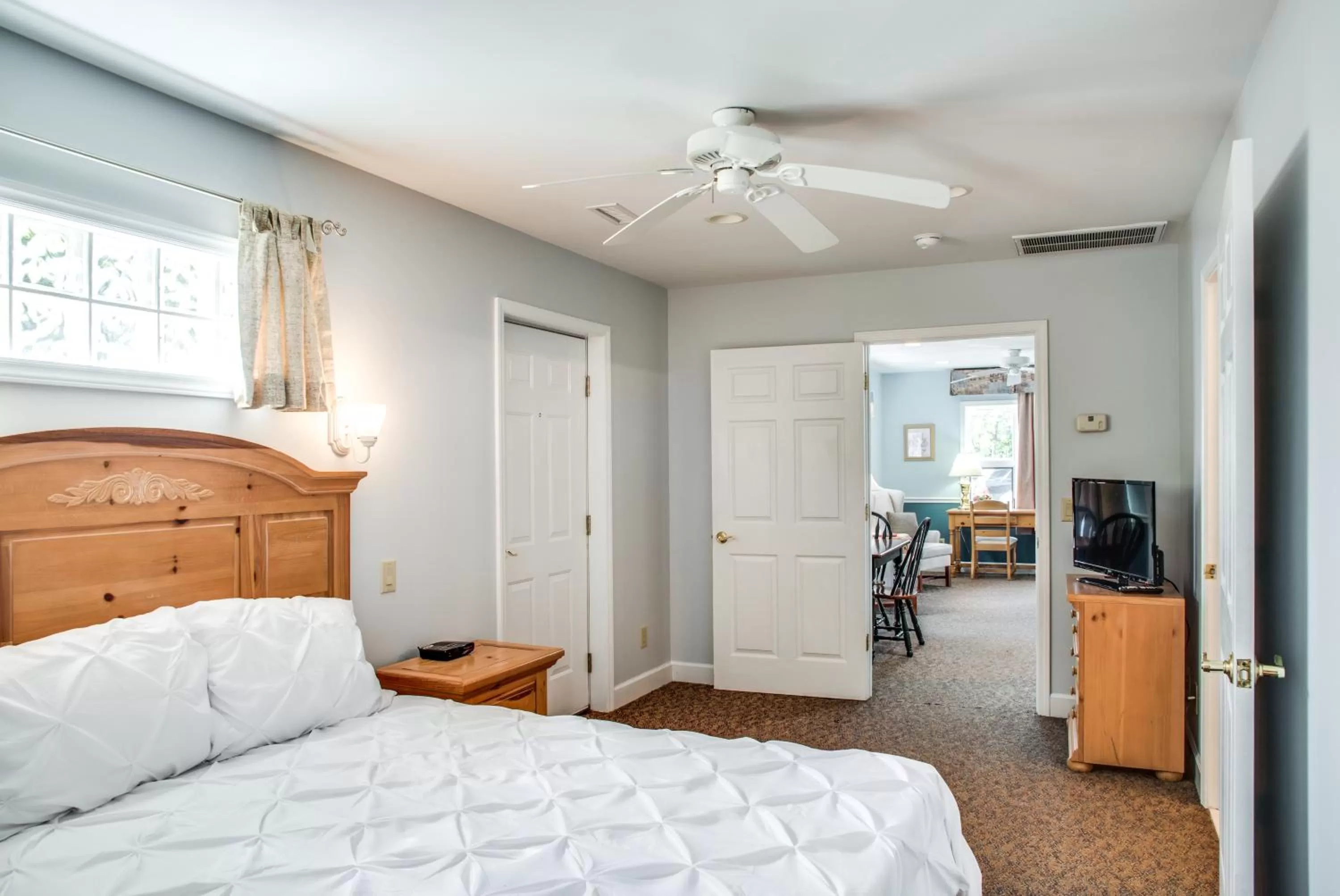 Bed in Boxwood Lodge Blowing Rock near Boone-University