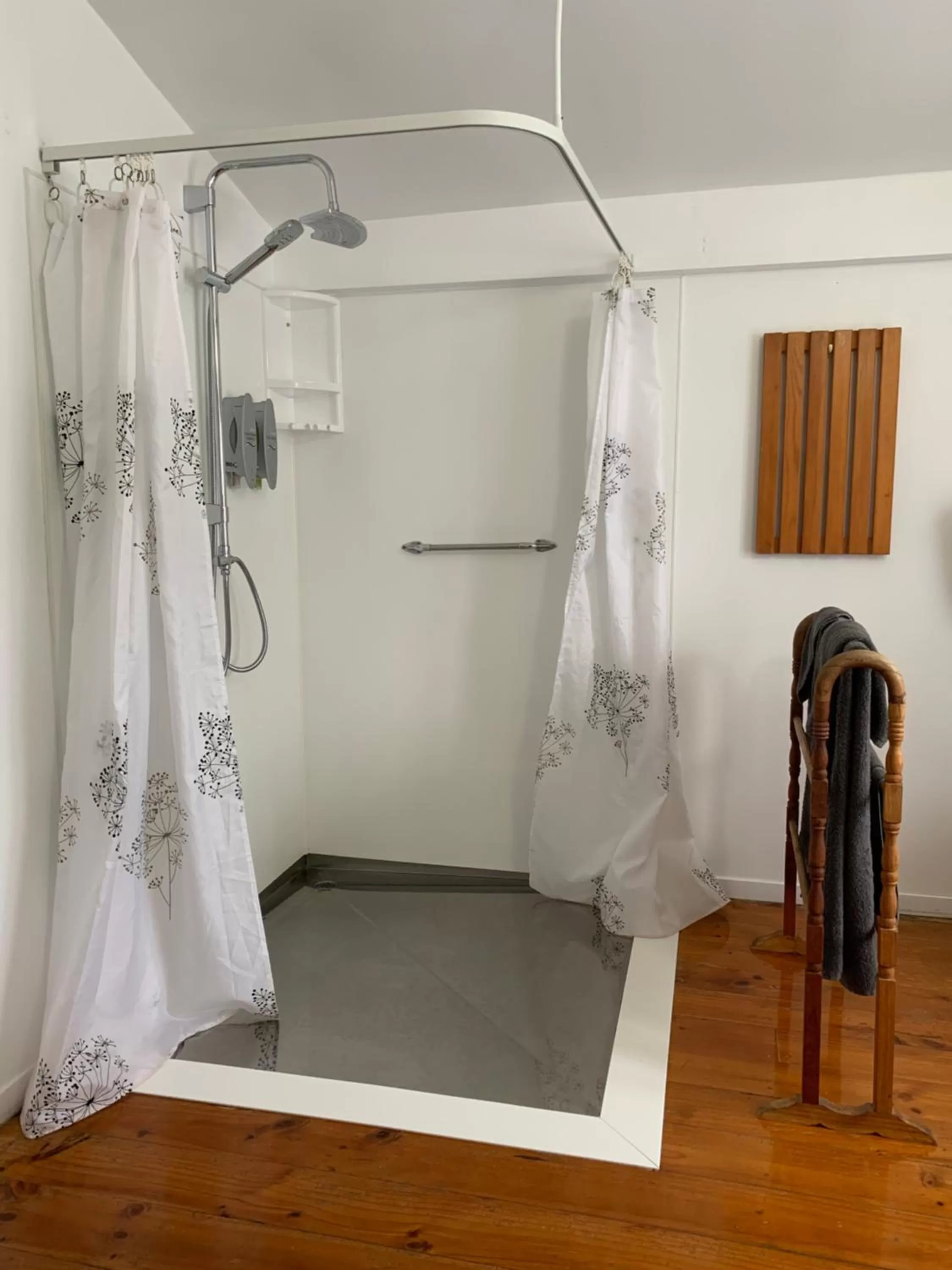 Shower, Bathroom in Karamana Homestead (1872)