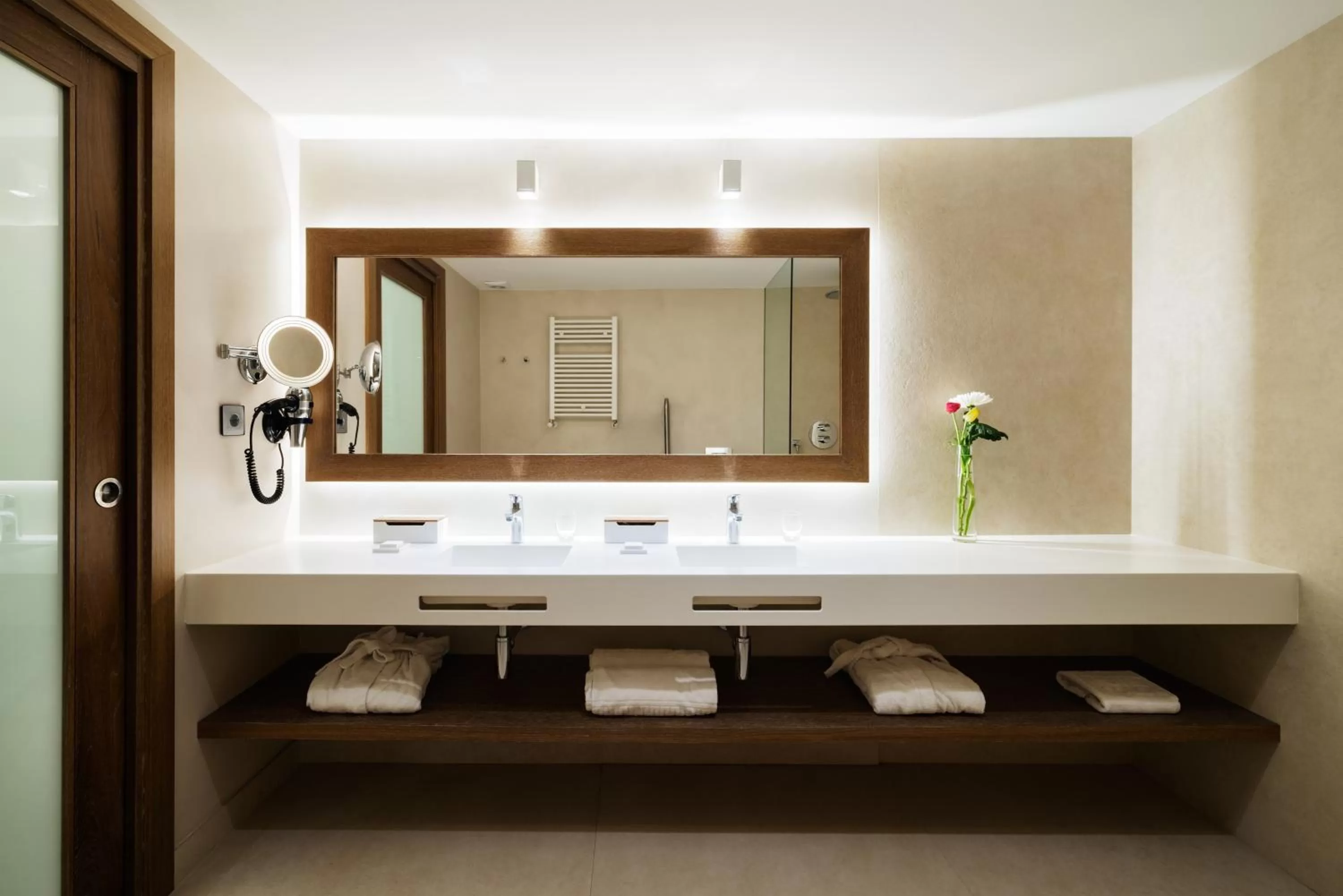 Bathroom in Lamaro Hotel