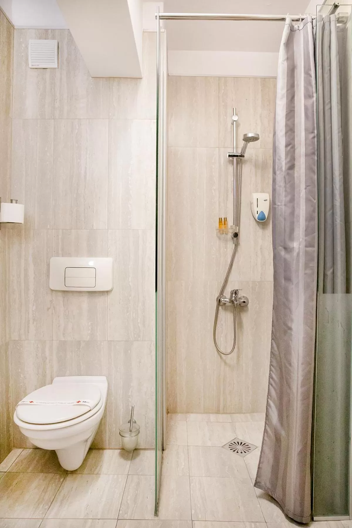 Toilet in Hotel Niky