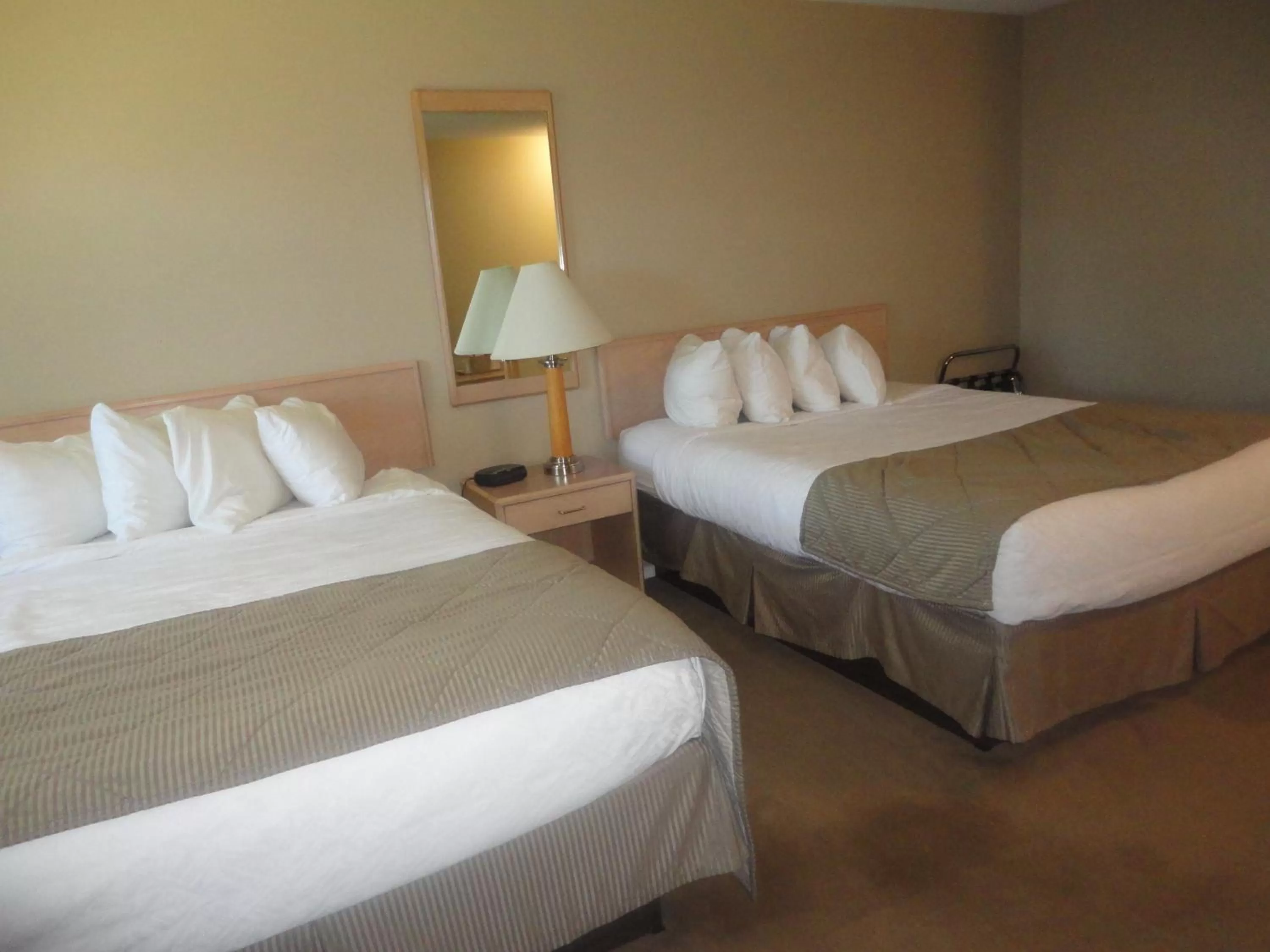 Queen Room with Two Queen Beds - Non-Smoking in Super 8 by Wyndham West Kelowna BC