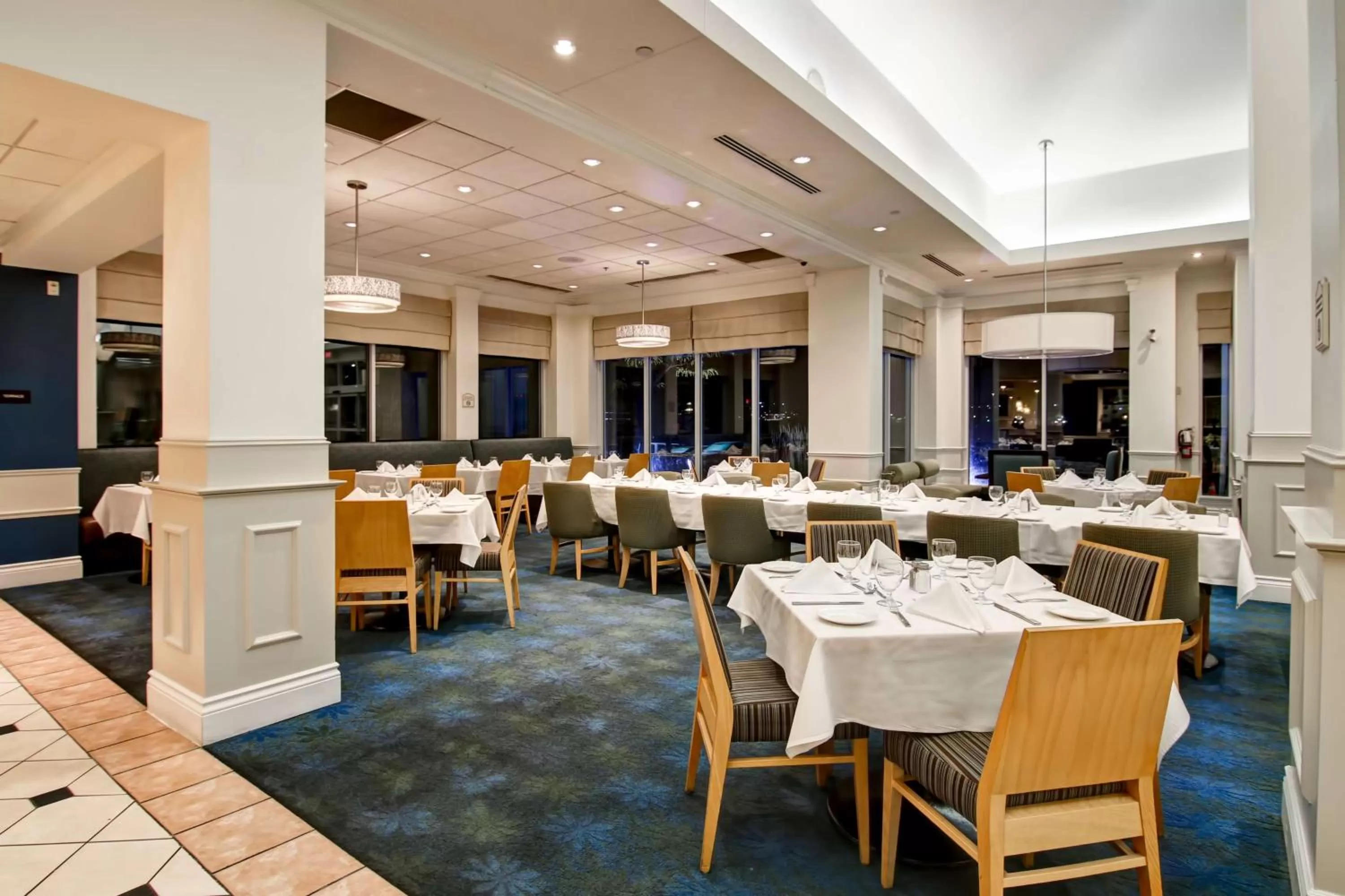 Restaurant/places to eat in Hilton Garden Inn Toronto/Mississauga