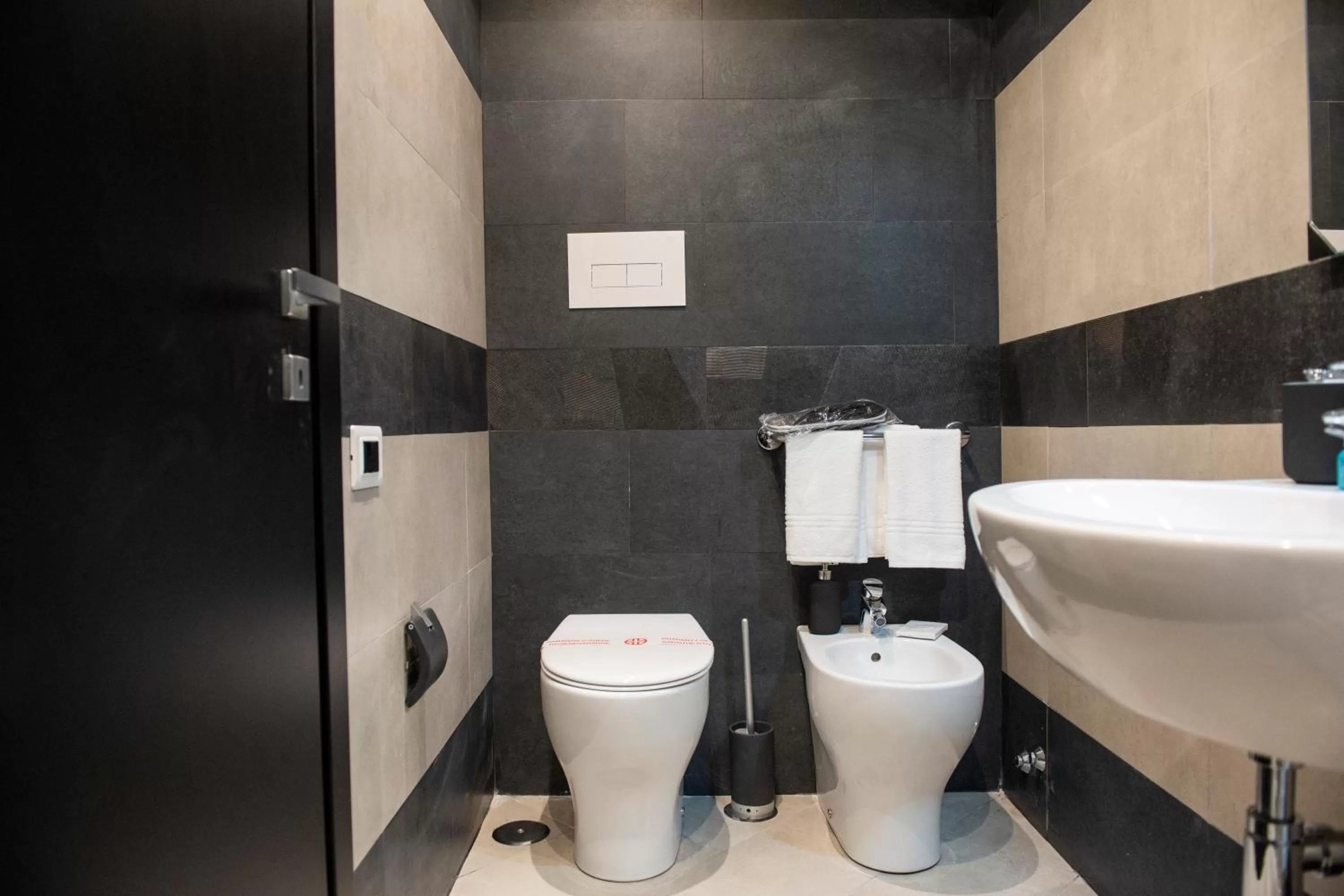 Bathroom in D'amelio'S suites