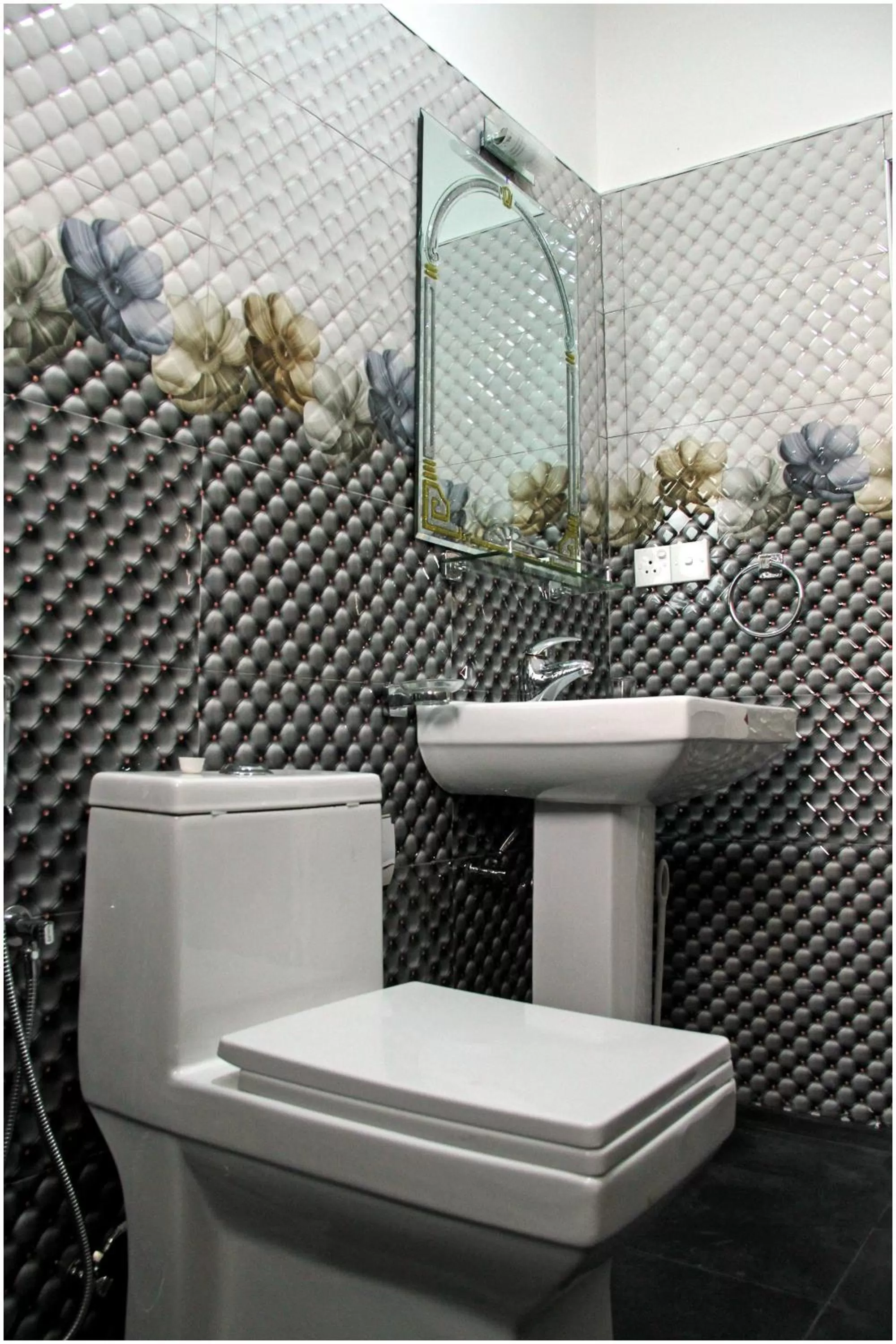 Toilet, Bathroom in Ronaka Airport Transit Hotel