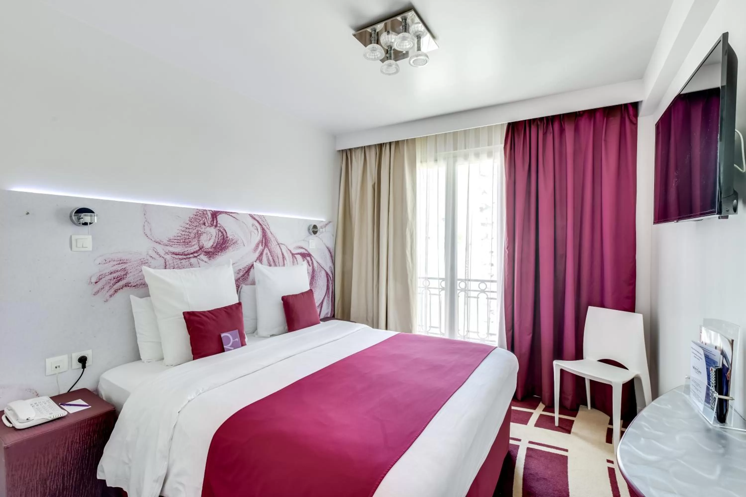 Bedroom, Bed in Mercure Paris Bastille Marais