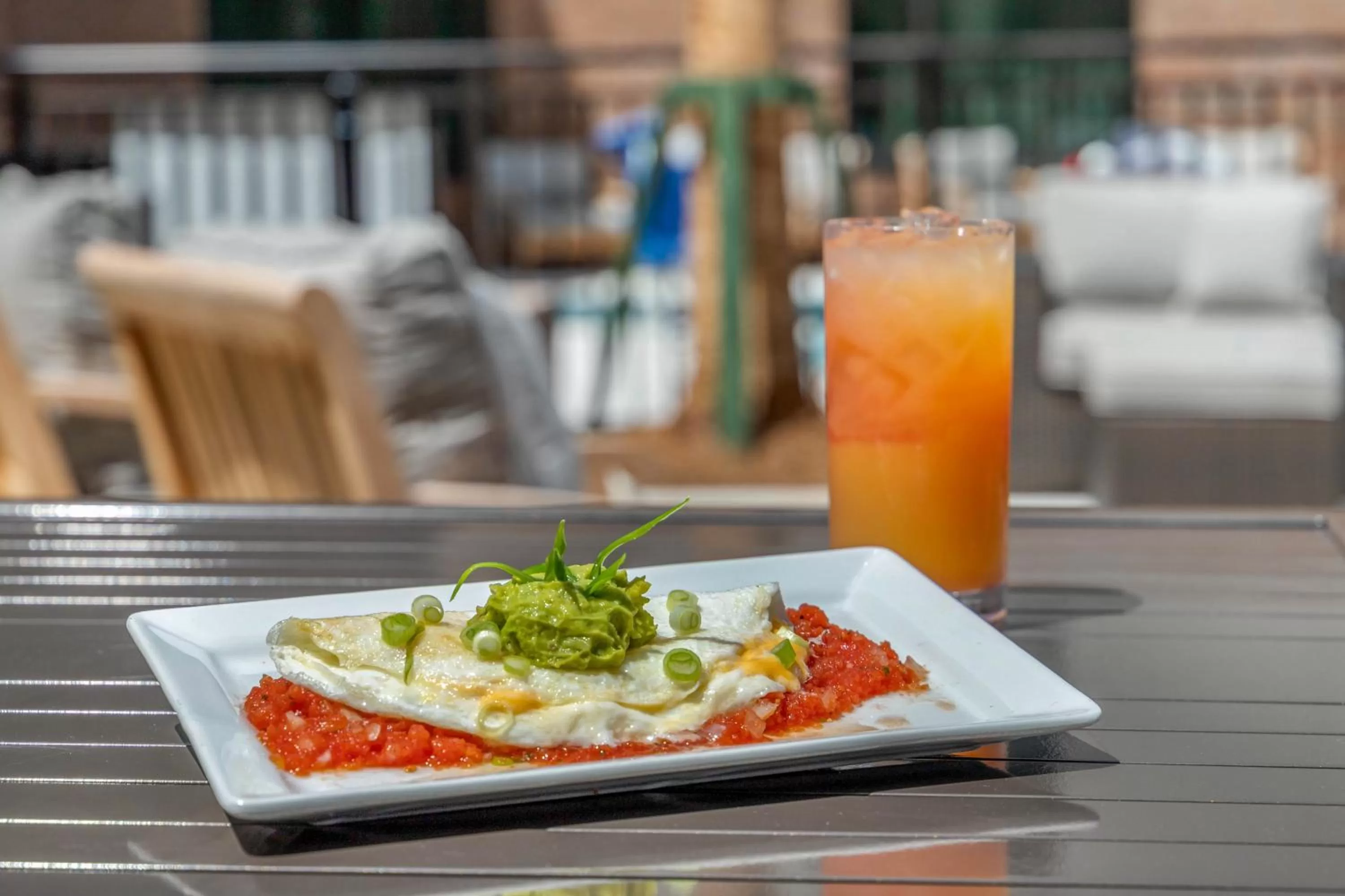 Food and drinks in Cambria Hotel Charleston Riverview