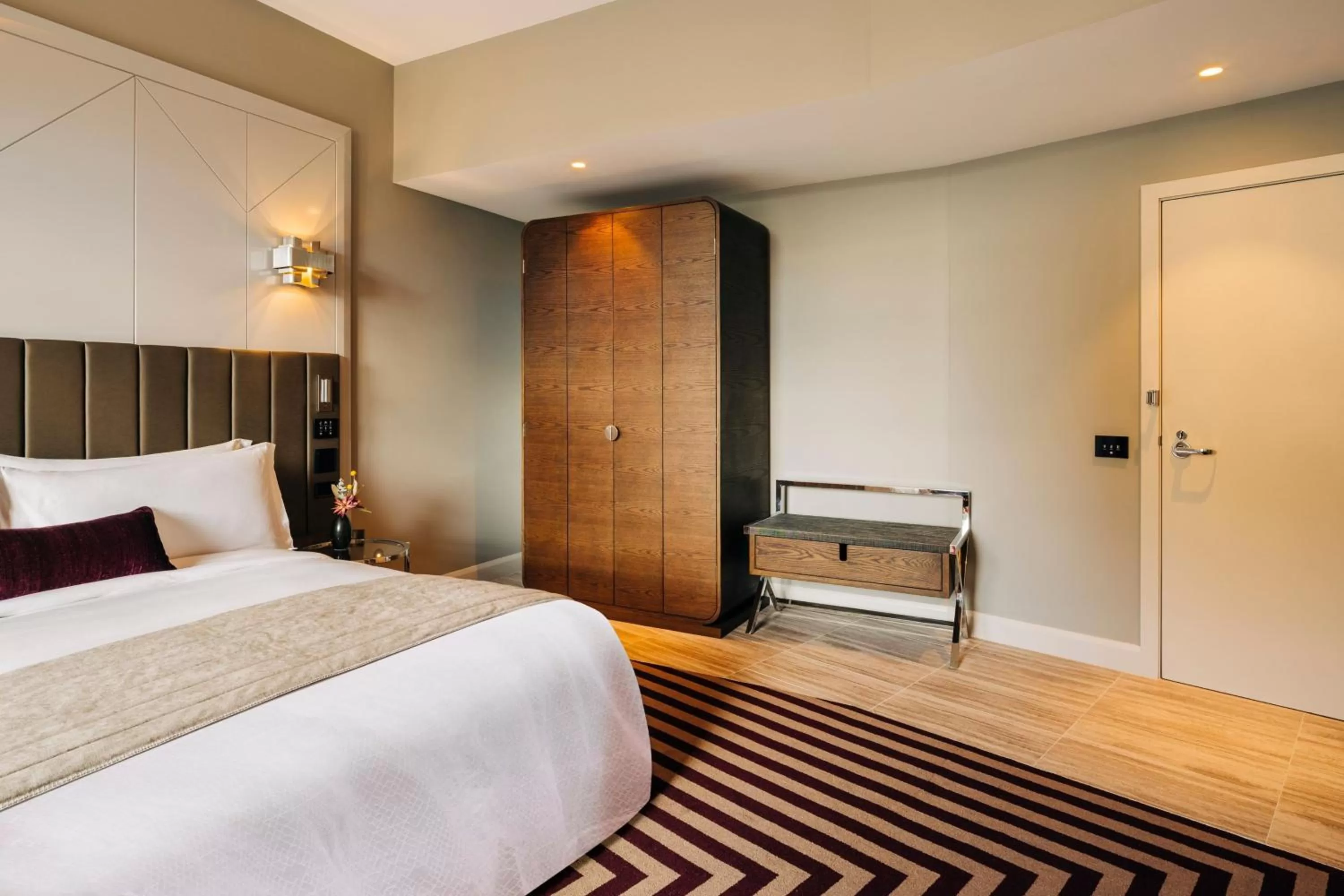 Photo of the whole room, Bed in The Tasman, a Luxury Collection Hotel, Hobart