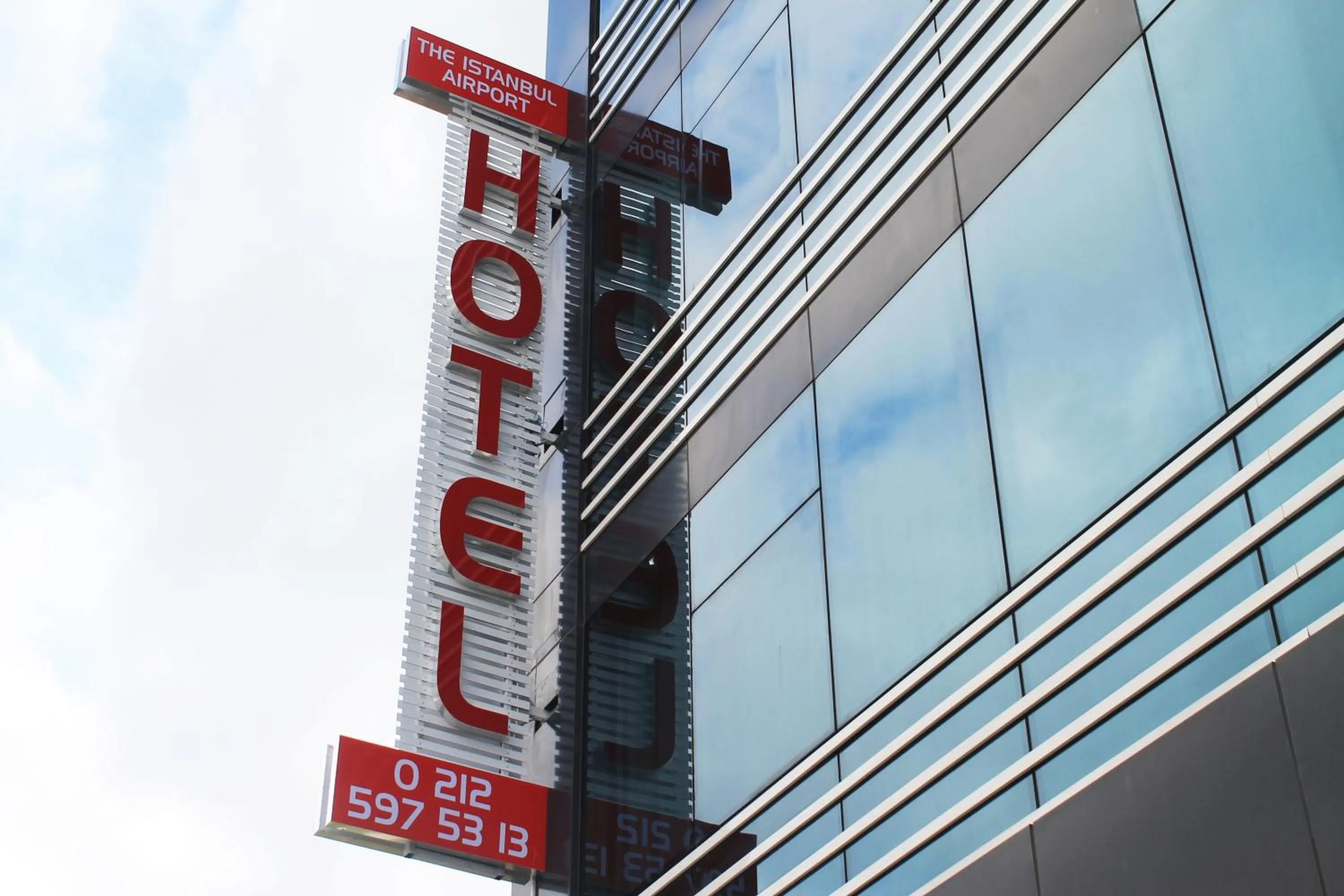 Facade/entrance in Skylon Airport Hotel