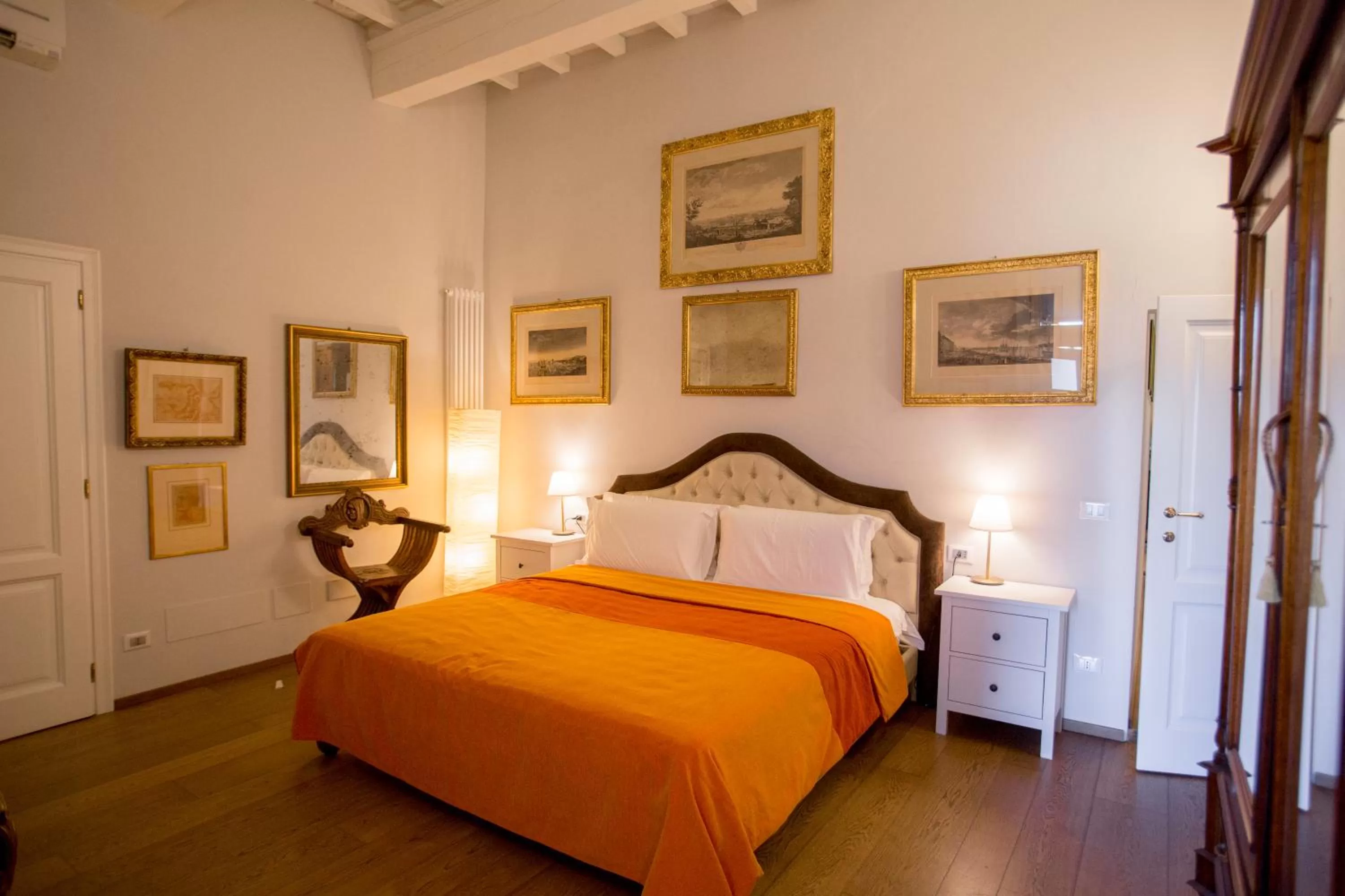 Bed in Borgo Pinti Suites Le Stanze dei Nobili