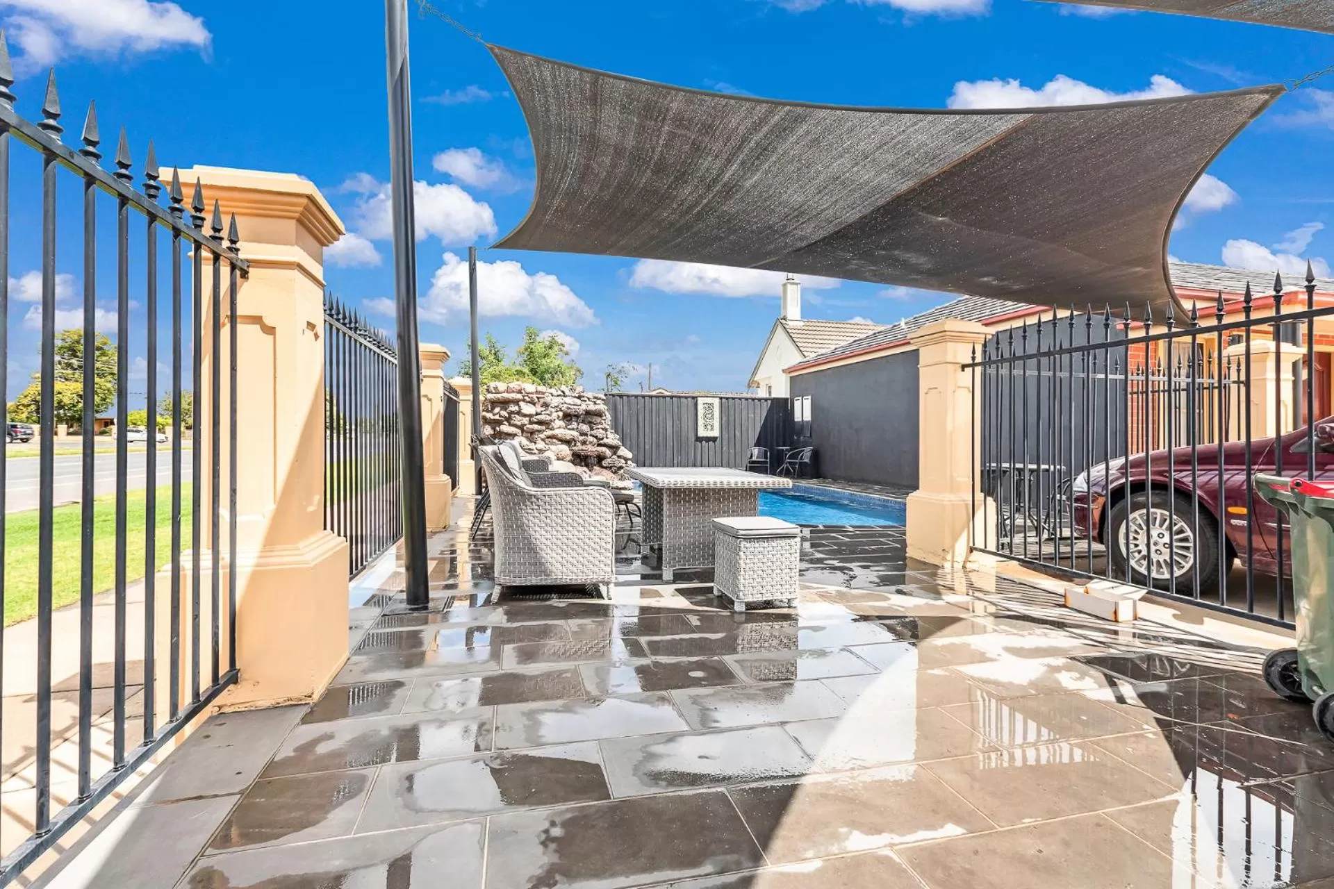 Swimming pool in Georgian Motor Lodge