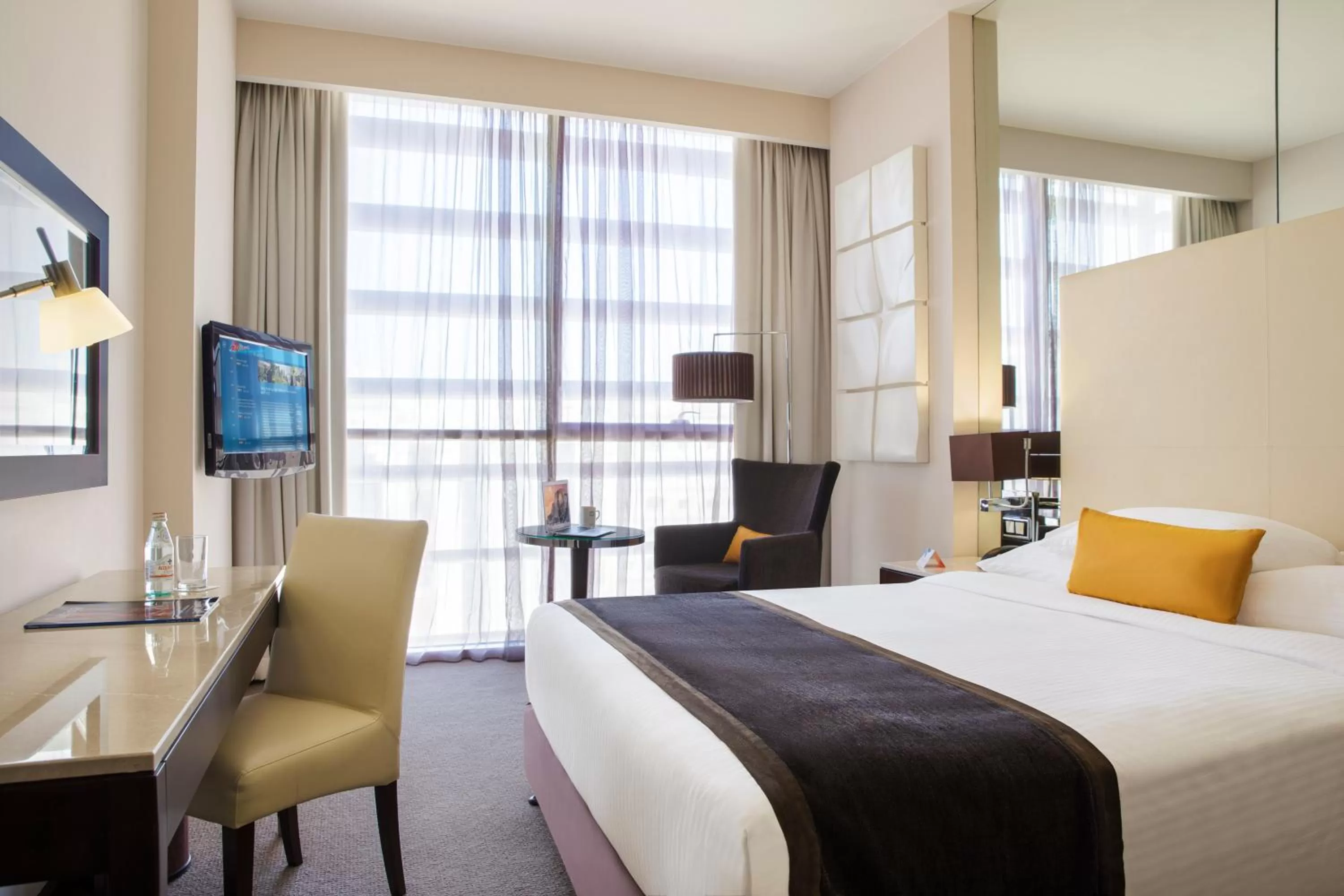 TV and multimedia, Bed in Centro Barsha - by Rotana
